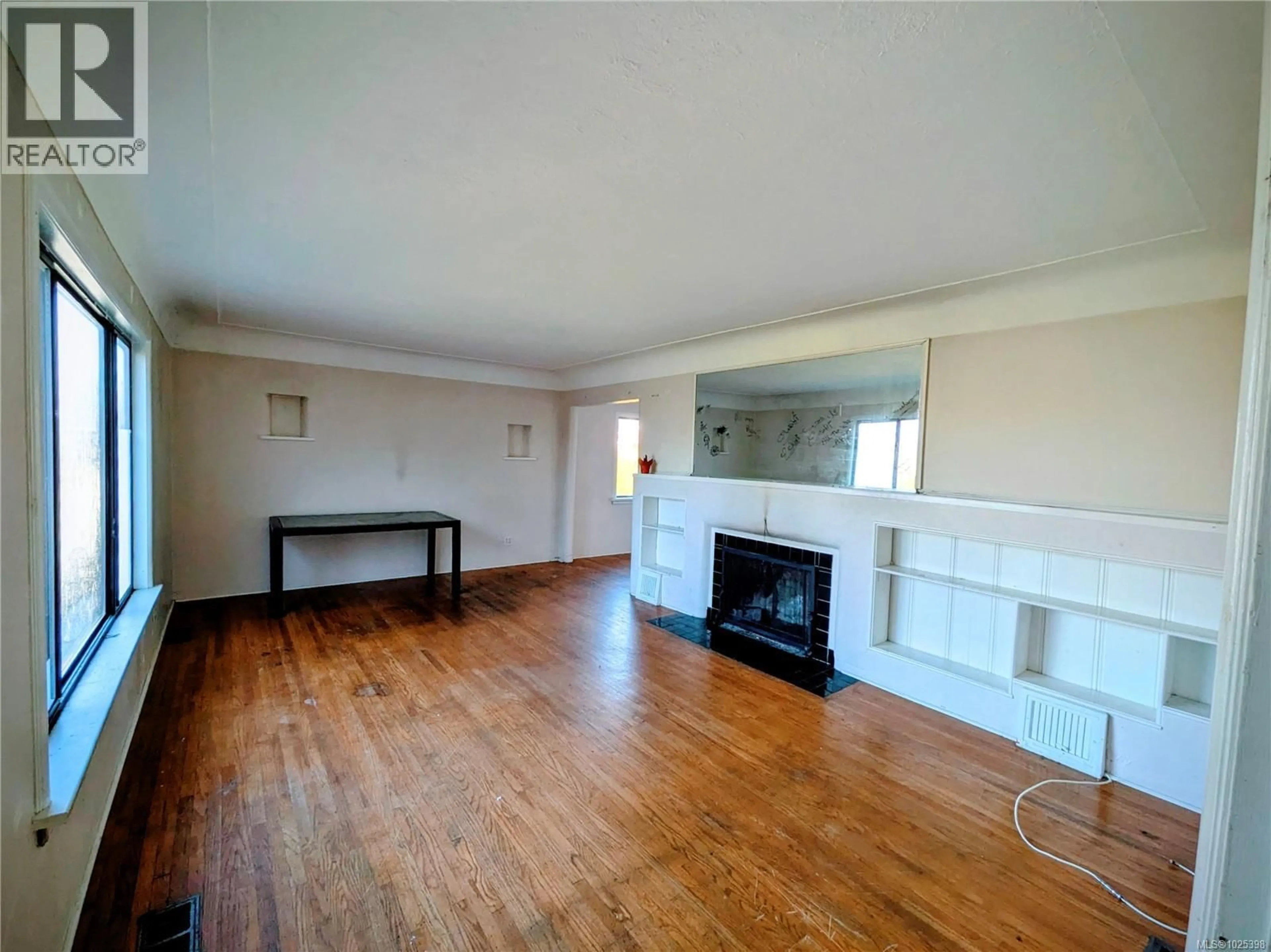 A pic of a room for 3661 CRAIGMILLAR AVENUE, Saanich British Columbia V8P3H2