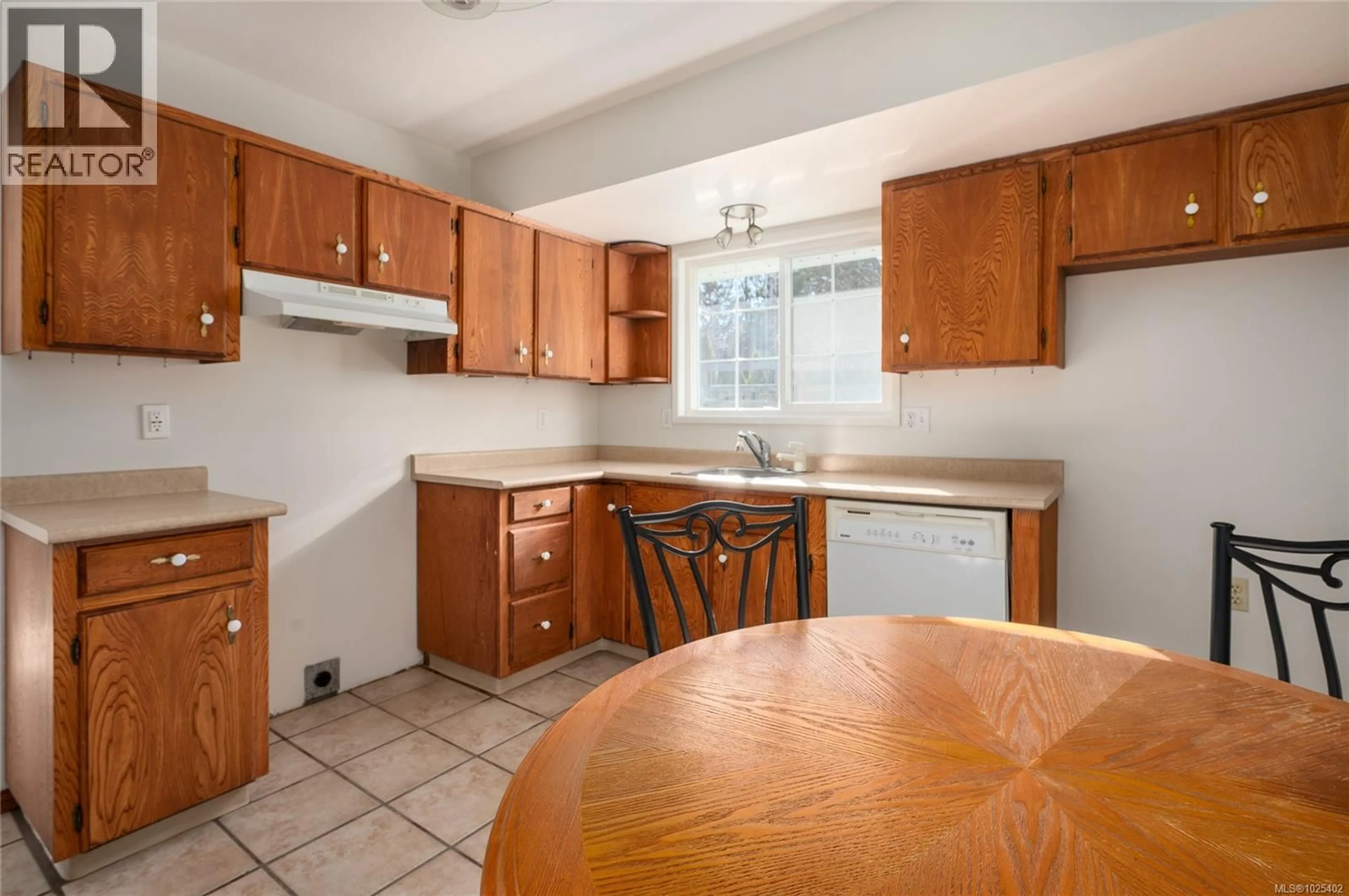 Standard kitchen, unknown for 635 DOEHLE AVENUE, Parksville British Columbia V9P1C2