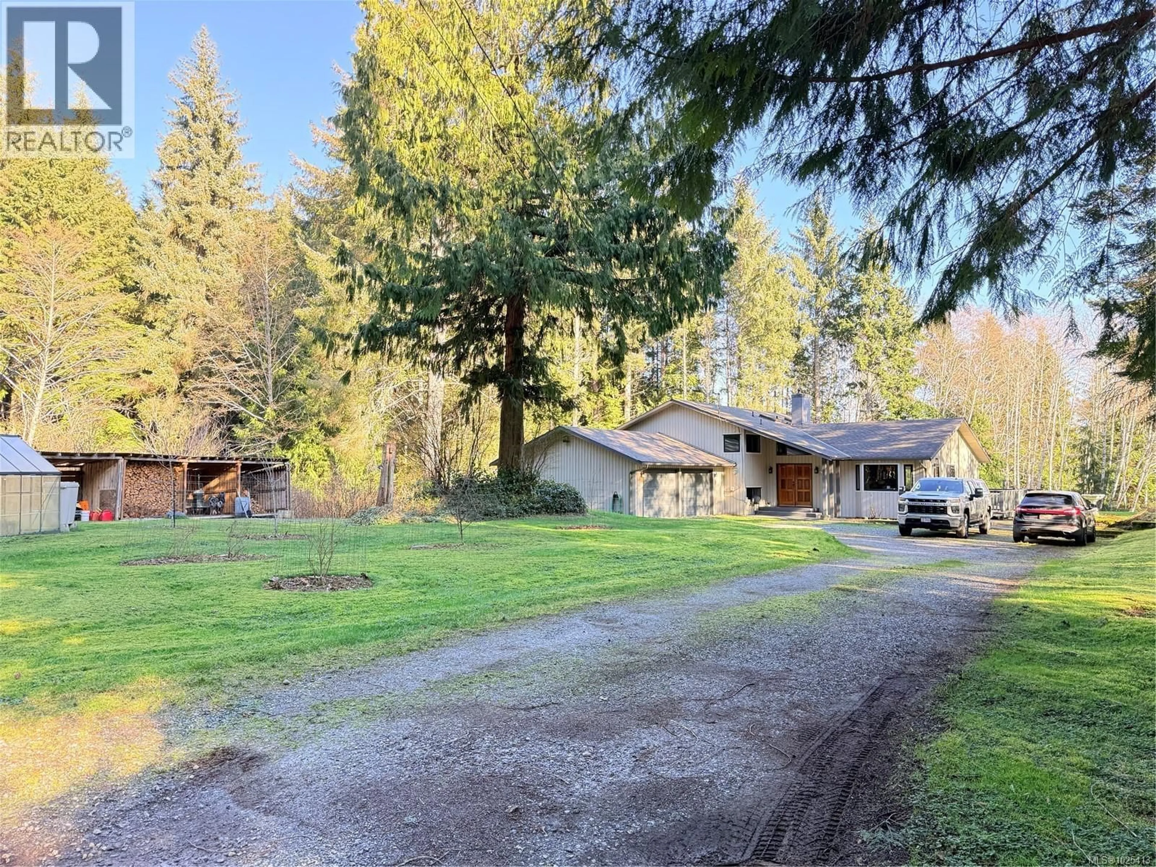 A pic from outside/outdoor area/front of a property/back of a property/a pic from drone, unknown for 980 NICHOLSON ROAD, Hyde Creek British Columbia V0N2R0