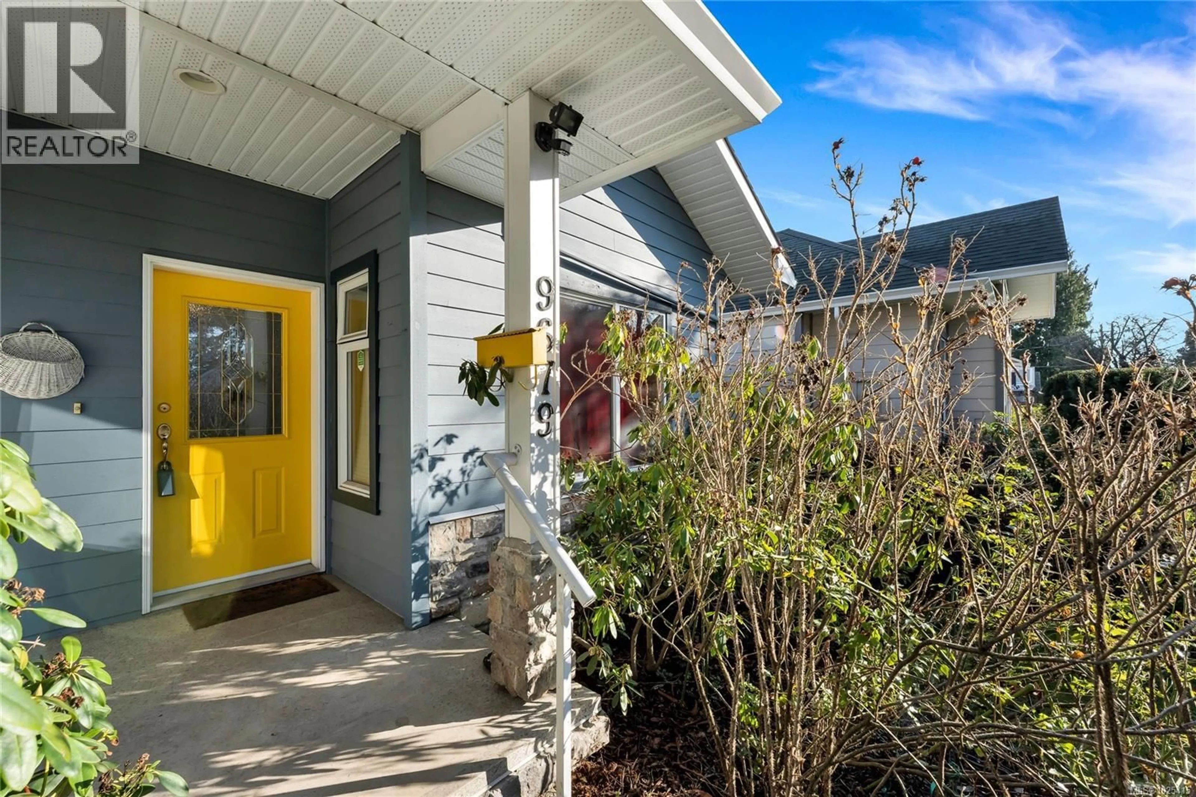 Indoor entryway for 9679 SEVENTH STREET, Sidney British Columbia V8L2V6