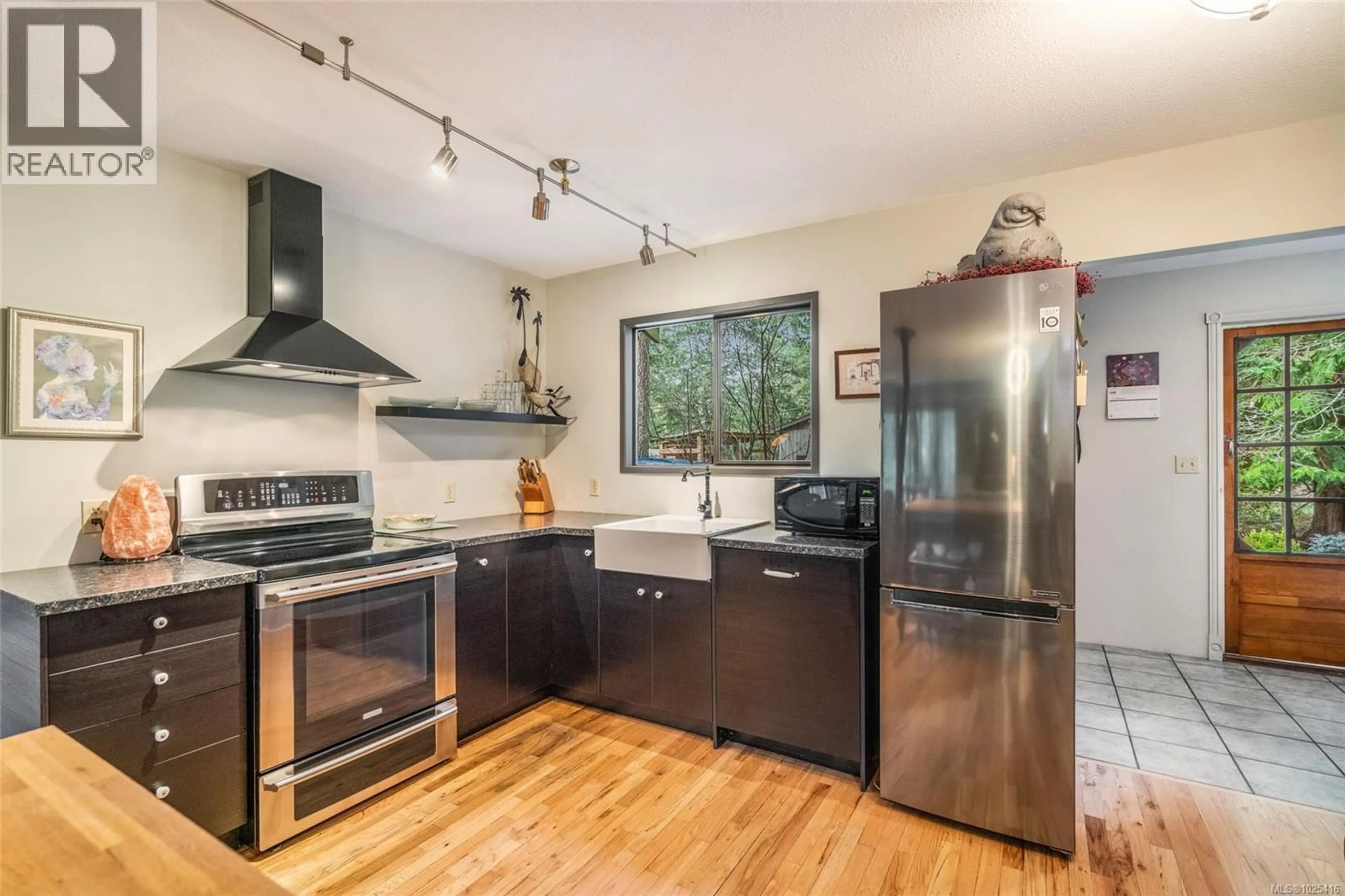 Open concept kitchen, unknown for 885 HORSESHOE ROAD, Gabriola Island British Columbia V0R1X3