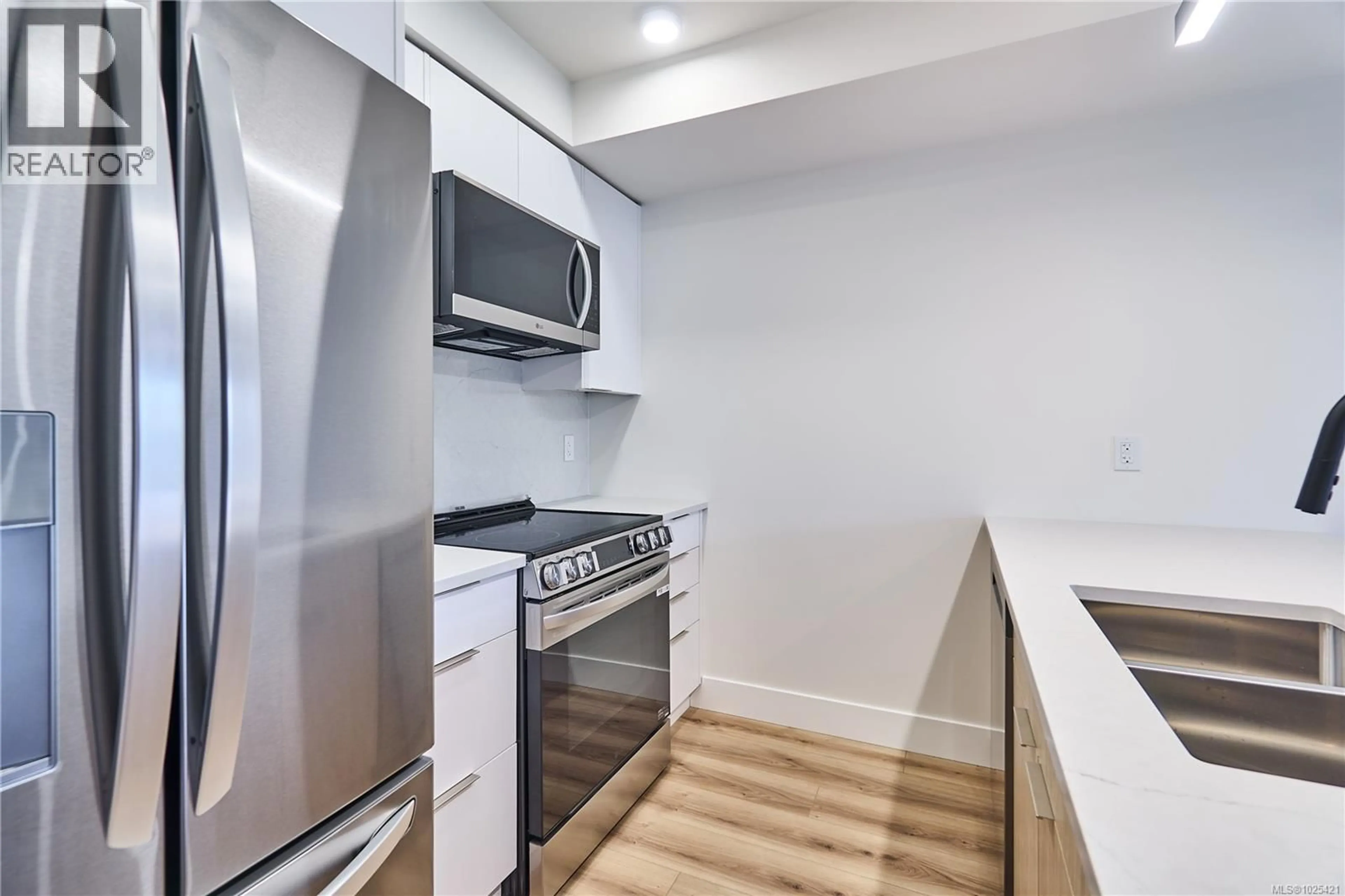 Standard kitchen, unknown for 308 - 45 HALIBURTON STREET, Nanaimo British Columbia V9R4V6