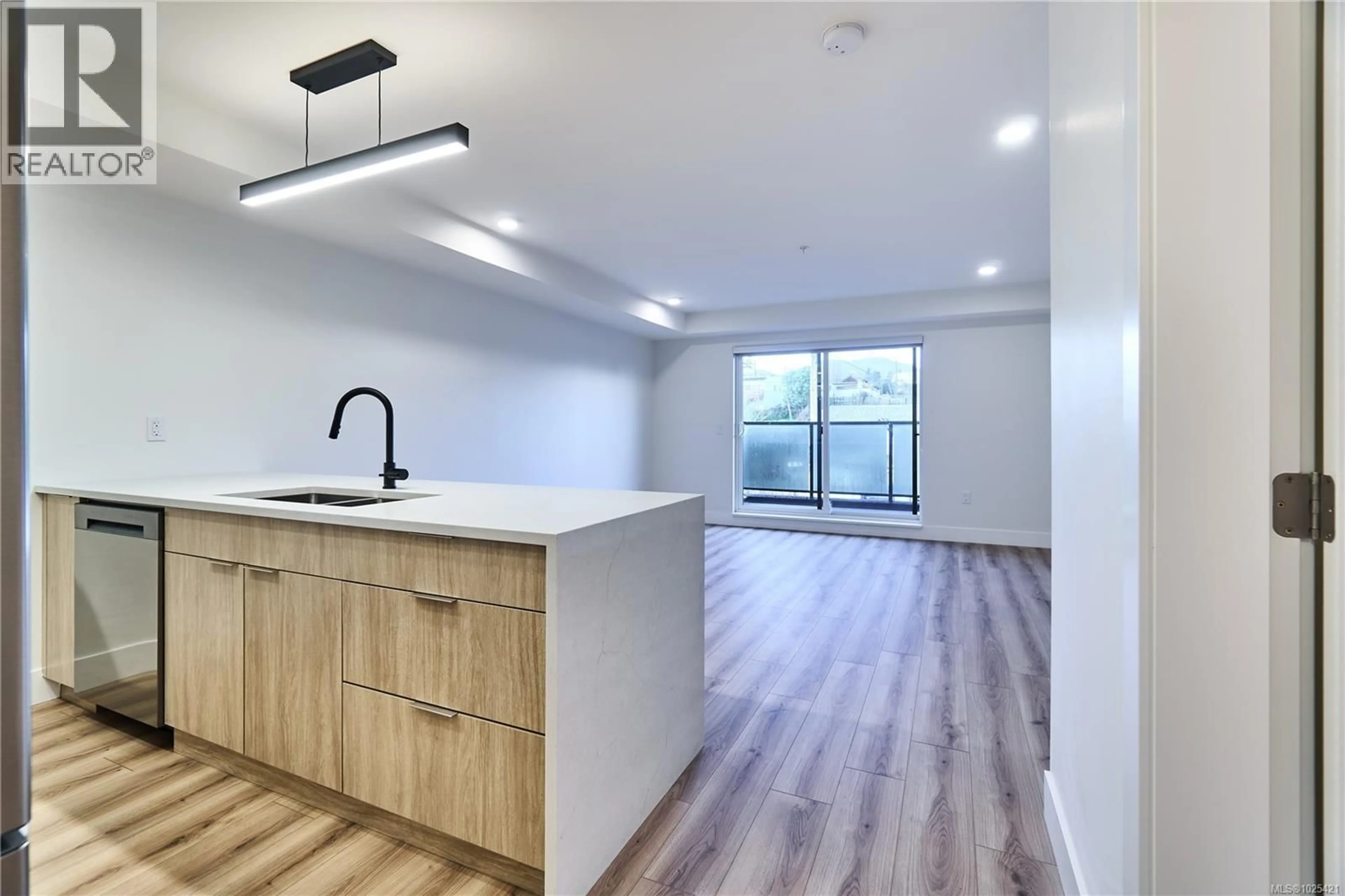 Open concept kitchen, wood/laminate floor for 308 - 45 HALIBURTON STREET, Nanaimo British Columbia V9R4V6