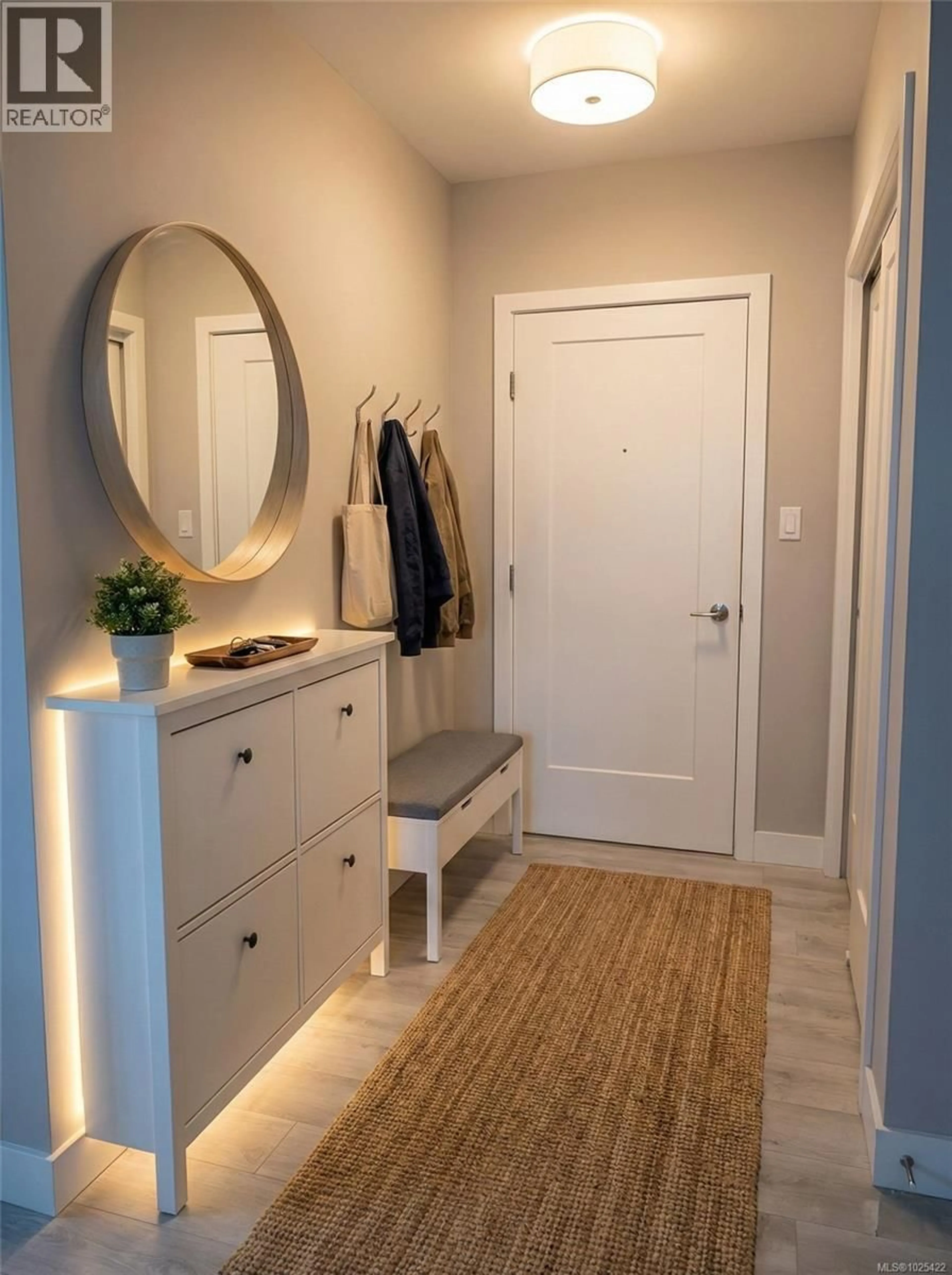 Indoor entryway for 505 - 1016 INVERNESS ROAD, Saanich British Columbia V8X0B1