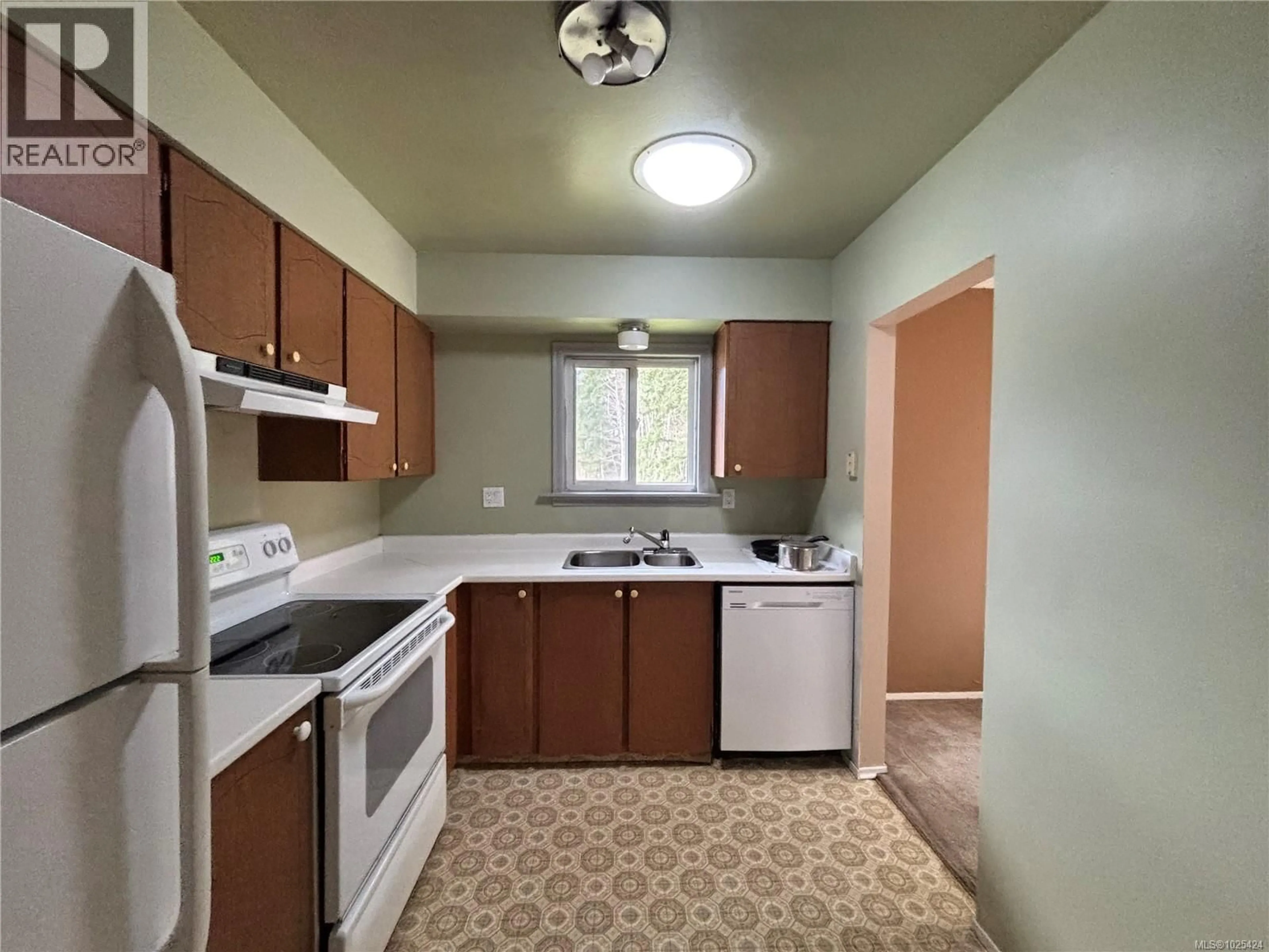 Standard kitchen, unknown for 649 NIMPKISH DRIVE, Gold River British Columbia V0P1G0