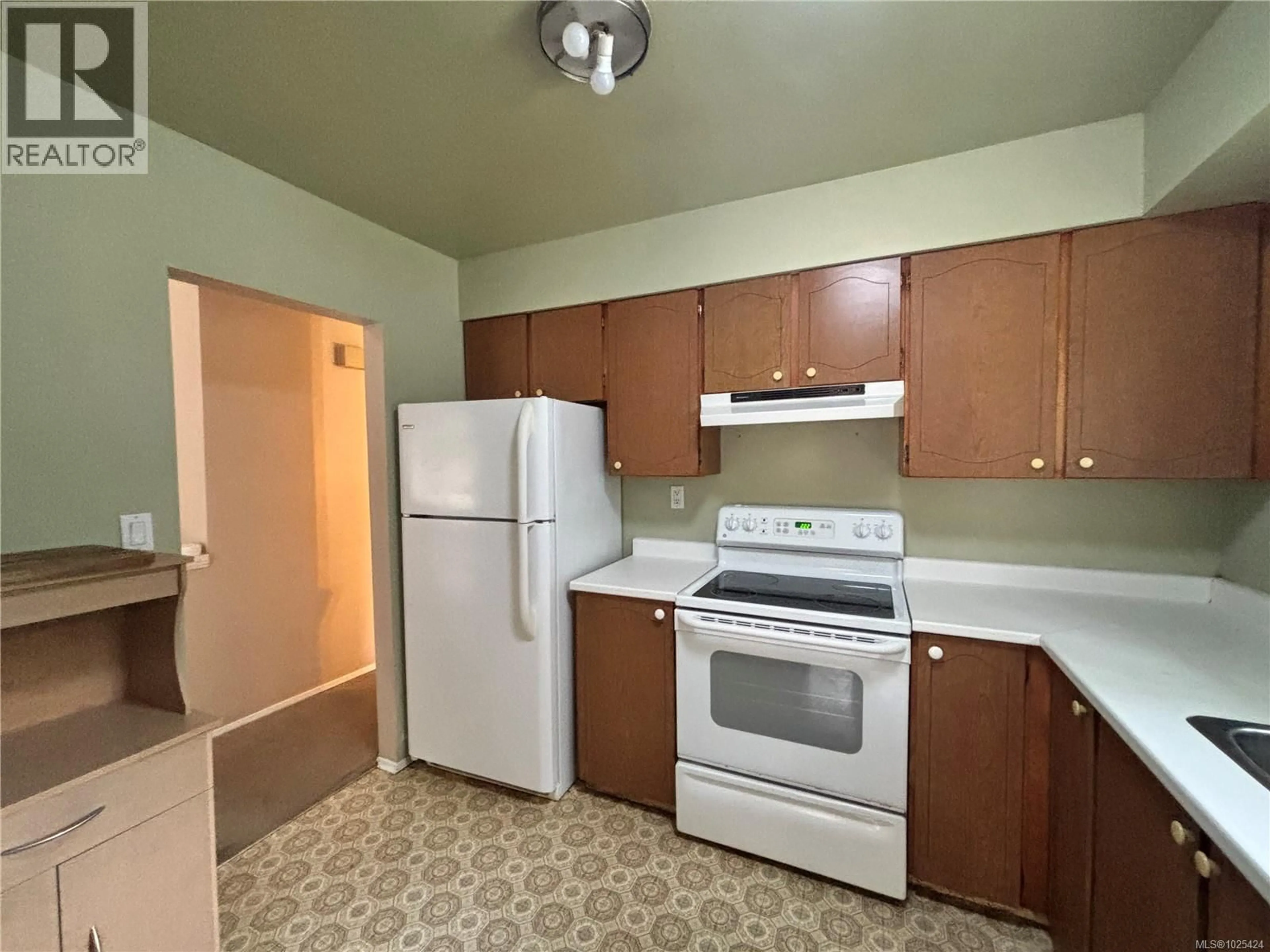 Standard kitchen, unknown for 649 NIMPKISH DRIVE, Gold River British Columbia V0P1G0