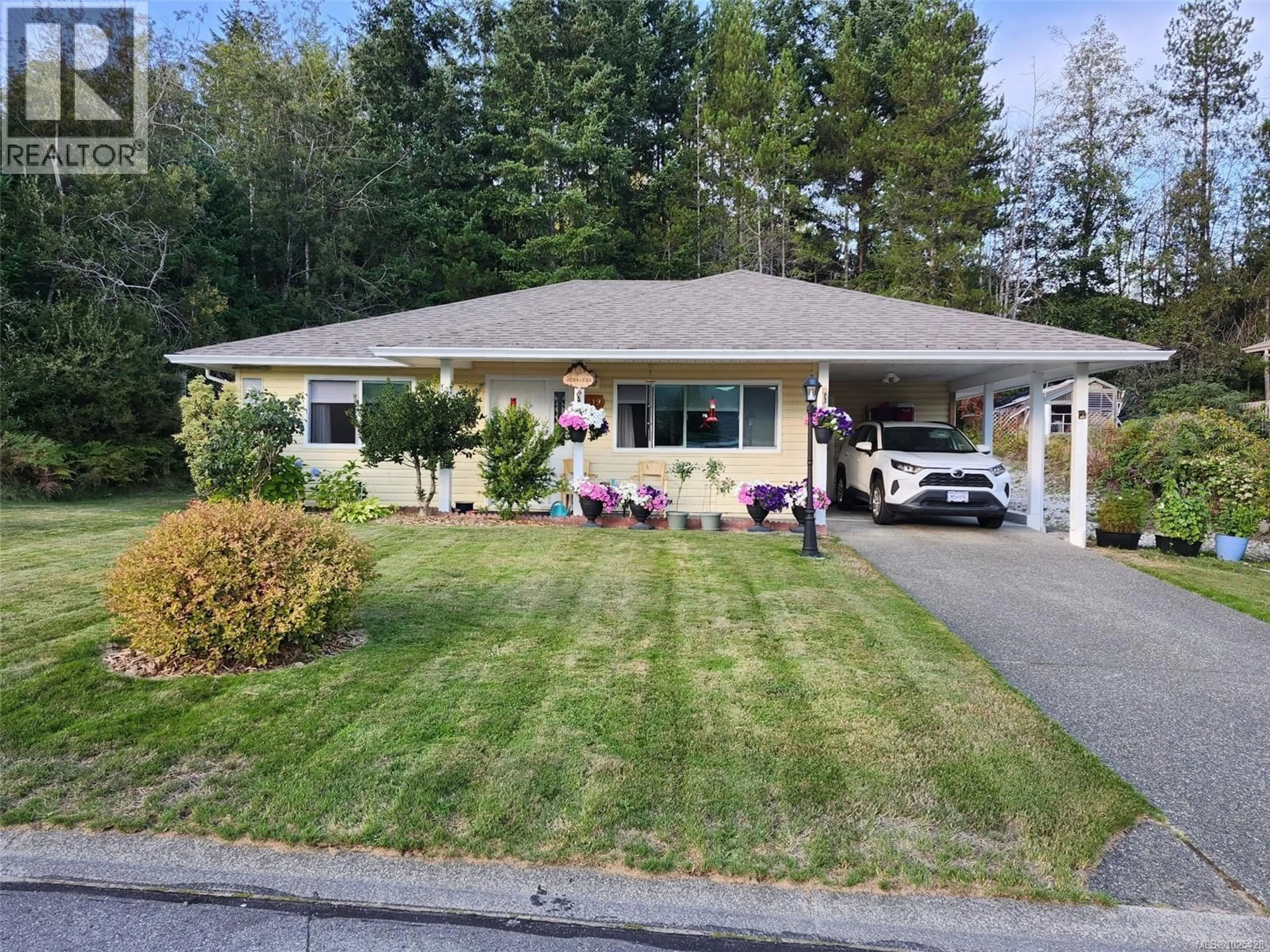 Home with vinyl exterior material, street for 419 DONNER DRIVE, Gold River British Columbia V0P1G0