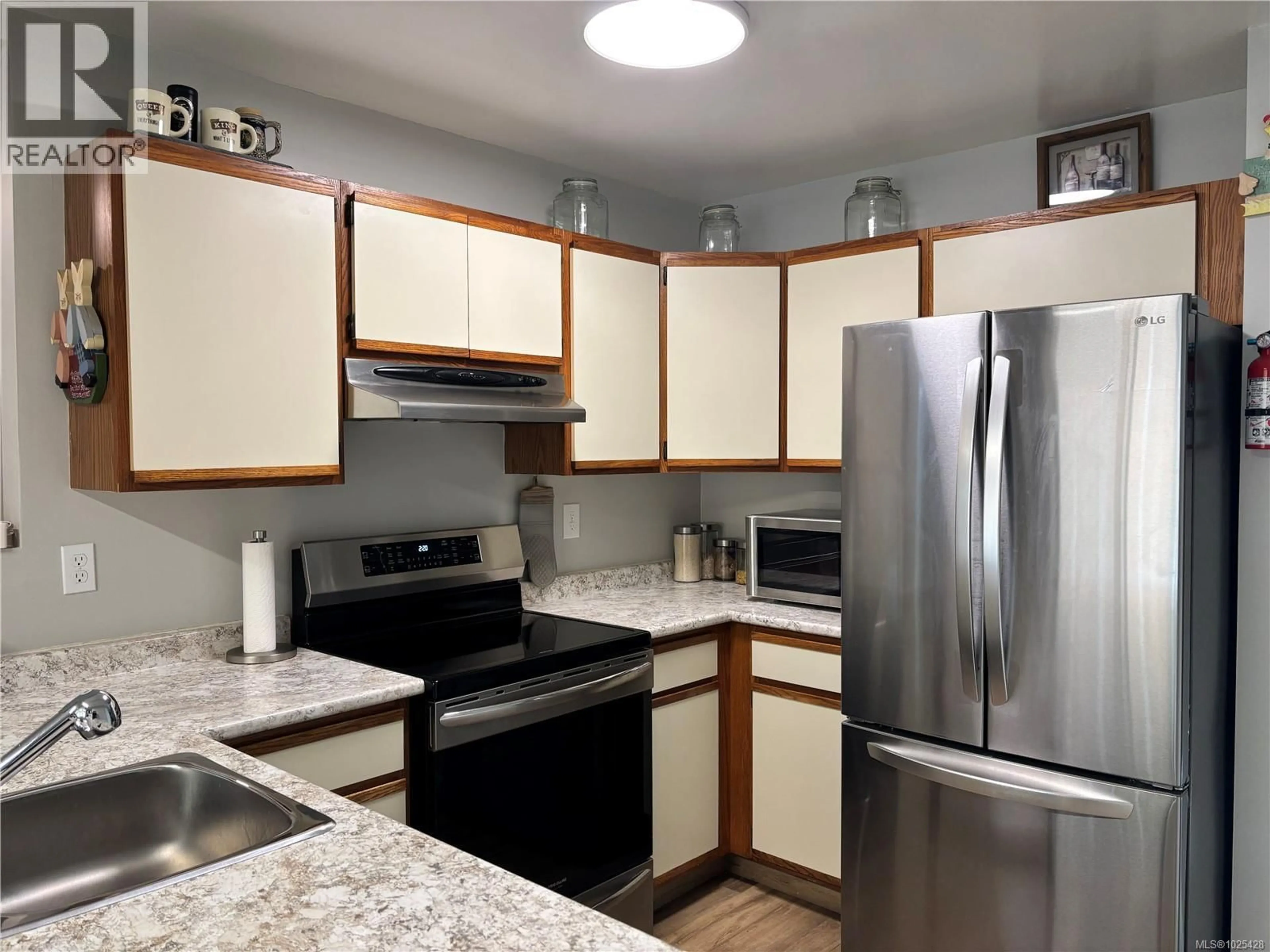 Standard kitchen, unknown for 419 DONNER DRIVE, Gold River British Columbia V0P1G0