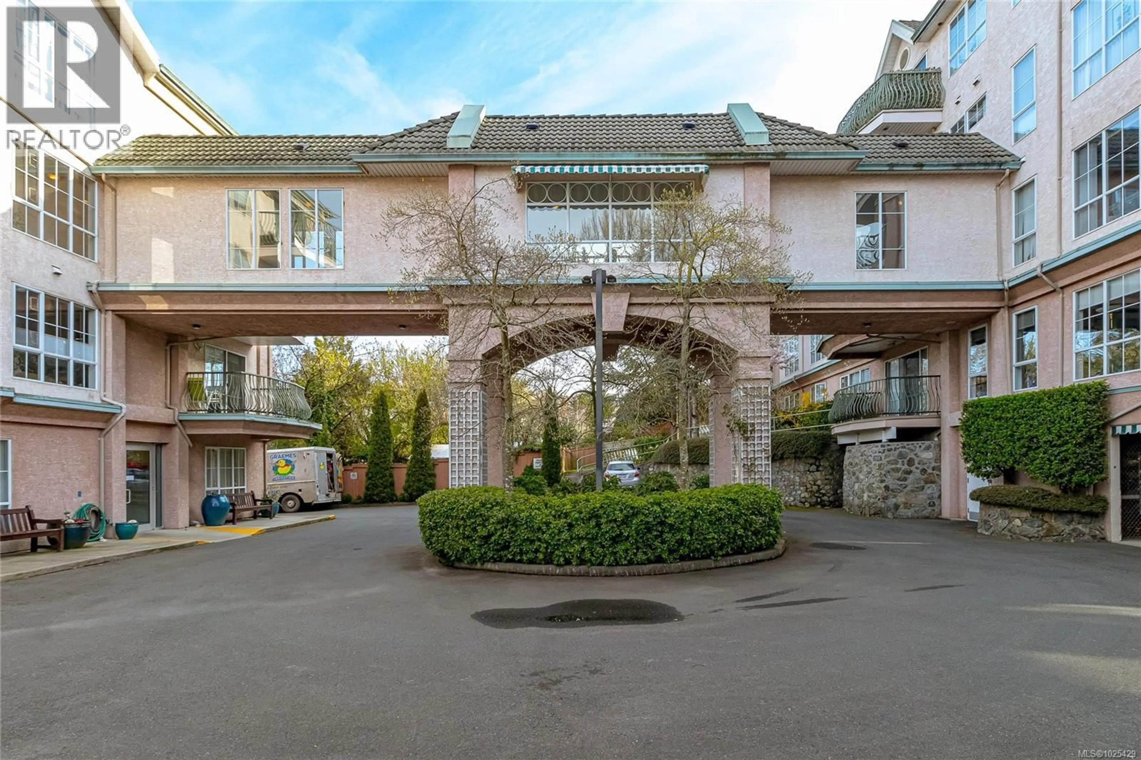 Unknown for 102 - 3133 TILLICUM ROAD, Saanich British Columbia V9A2B4