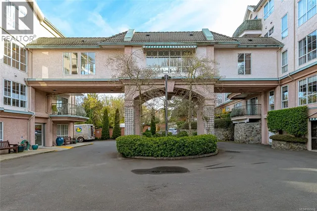 102 - 3133 TILLICUM ROAD, Saanich 2