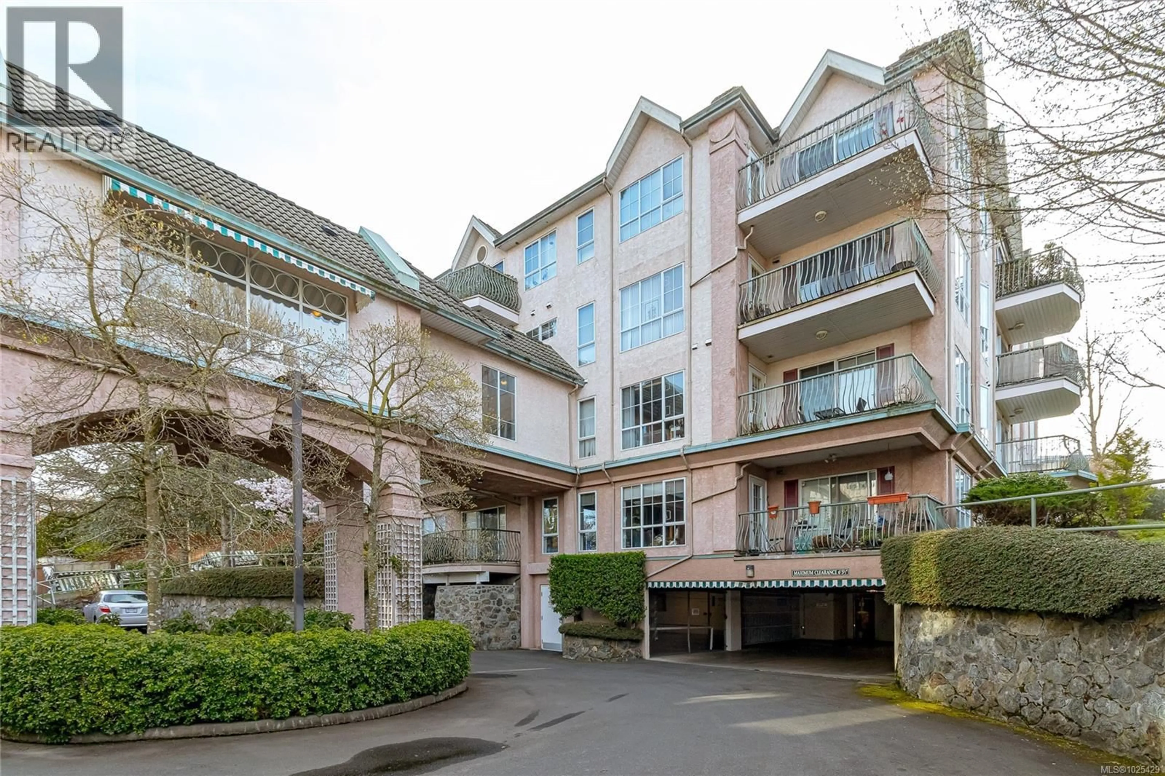 Patio, unknown for 102 - 3133 TILLICUM ROAD, Saanich British Columbia V9A2B4