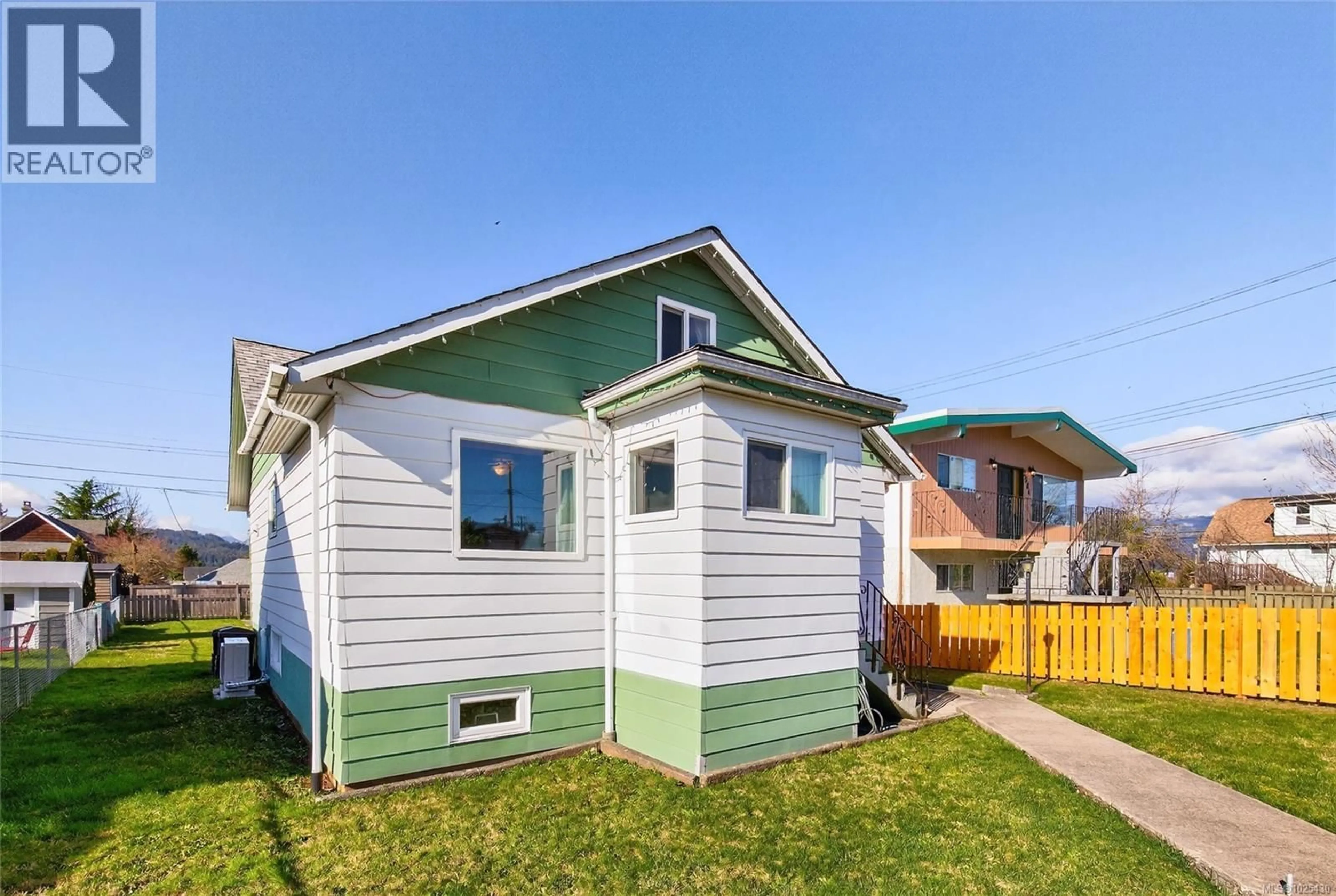 Home with vinyl exterior material, street for 3574 9TH AVENUE, Port Alberni British Columbia V9Y4T3