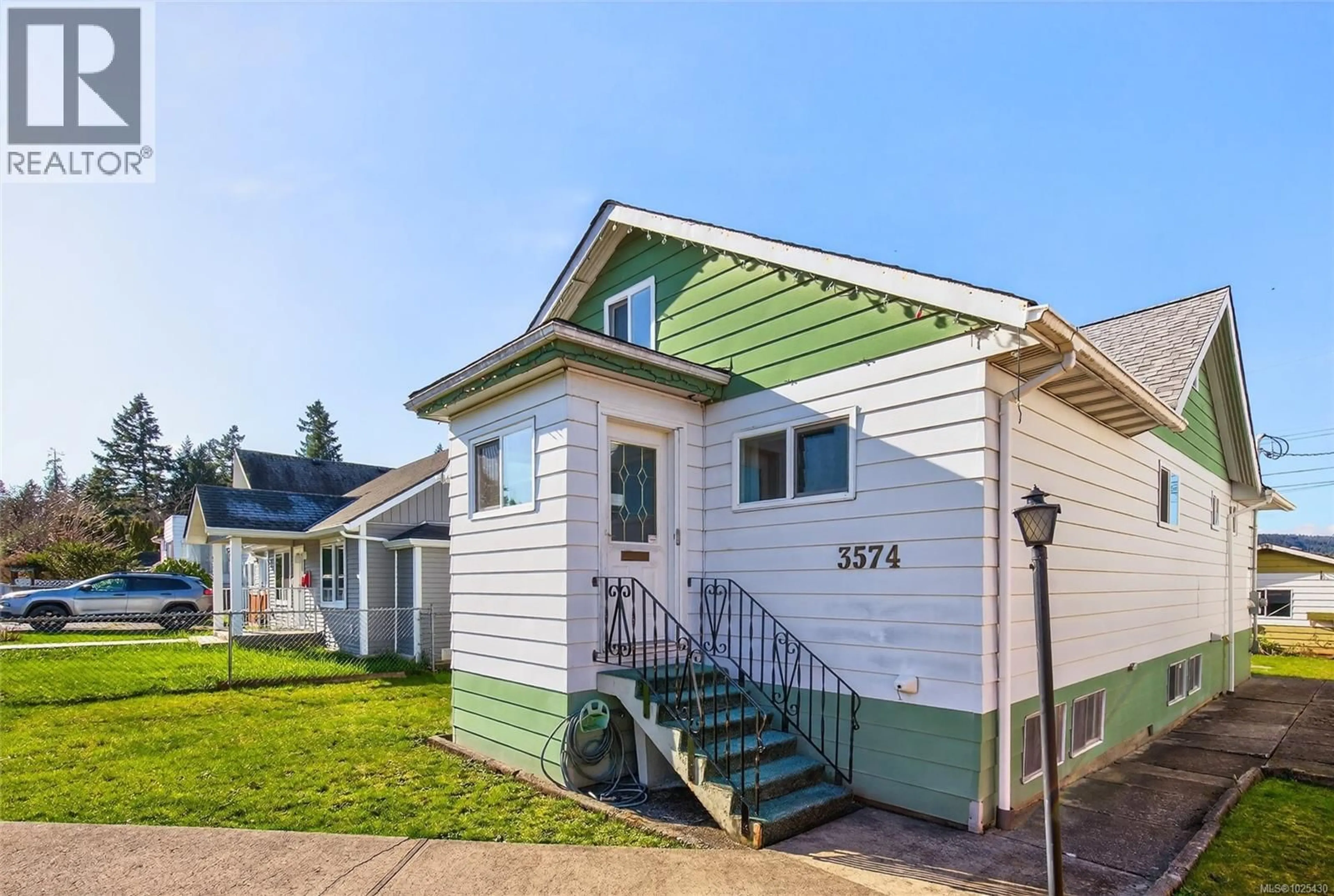 Home with vinyl exterior material, street for 3574 9TH AVENUE, Port Alberni British Columbia V9Y4T3