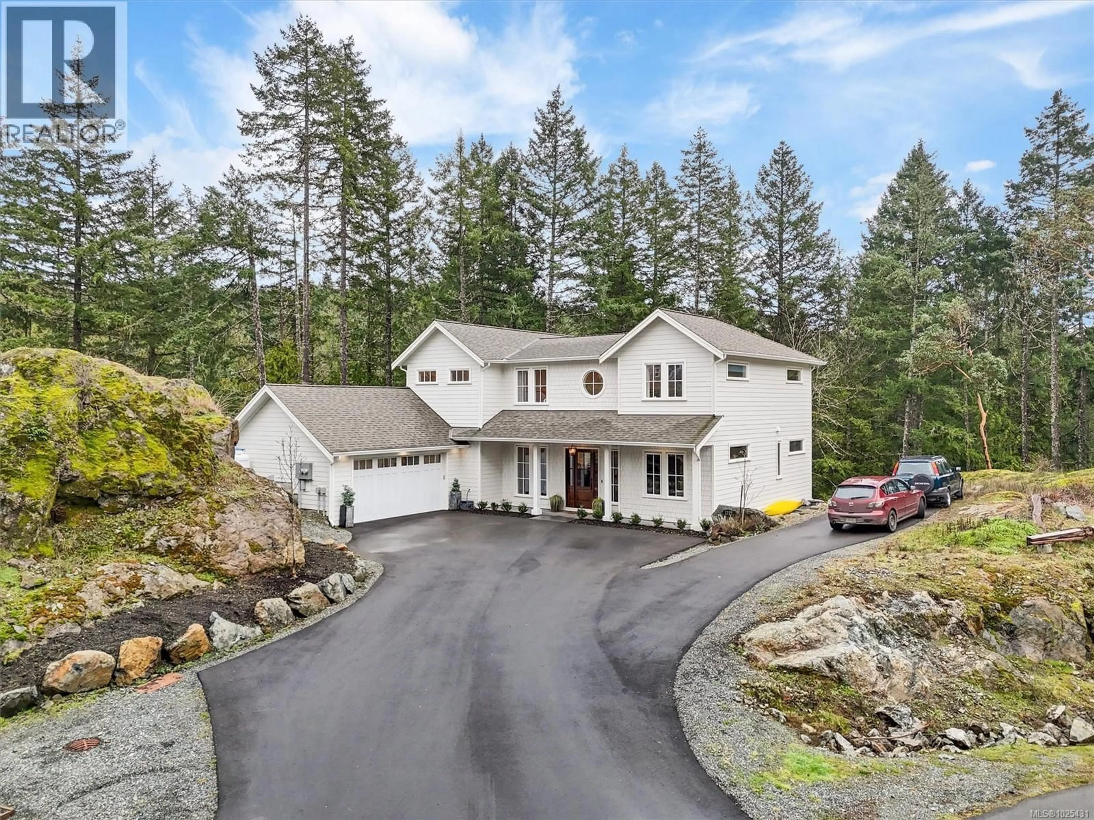 A pic from outside/outdoor area/front of a property/back of a property/a pic from drone, street for 1727 MARY PLACE, Highlands British Columbia V9B6E7