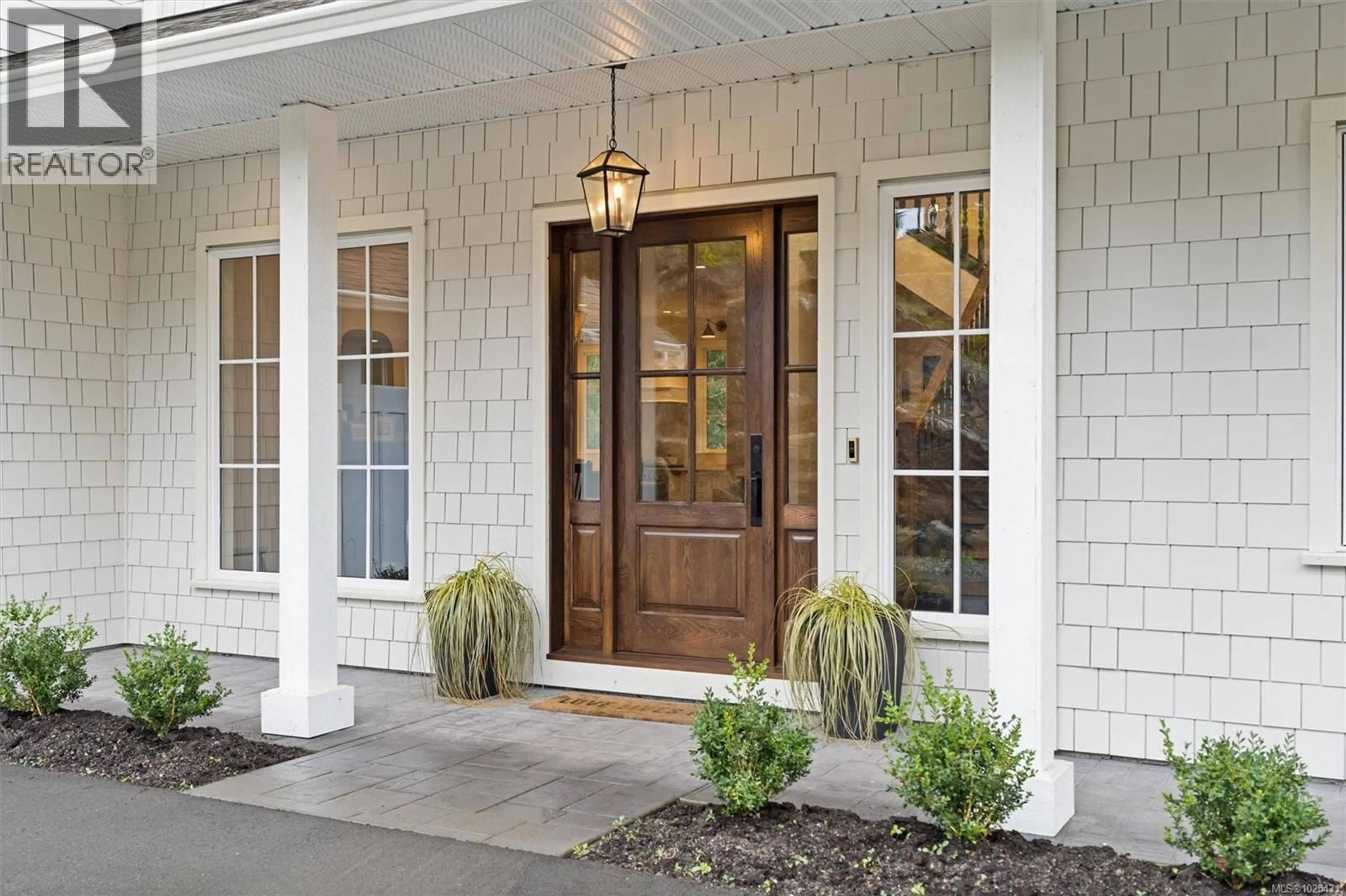 Indoor entryway for 1727 MARY PLACE, Highlands British Columbia V9B6E7