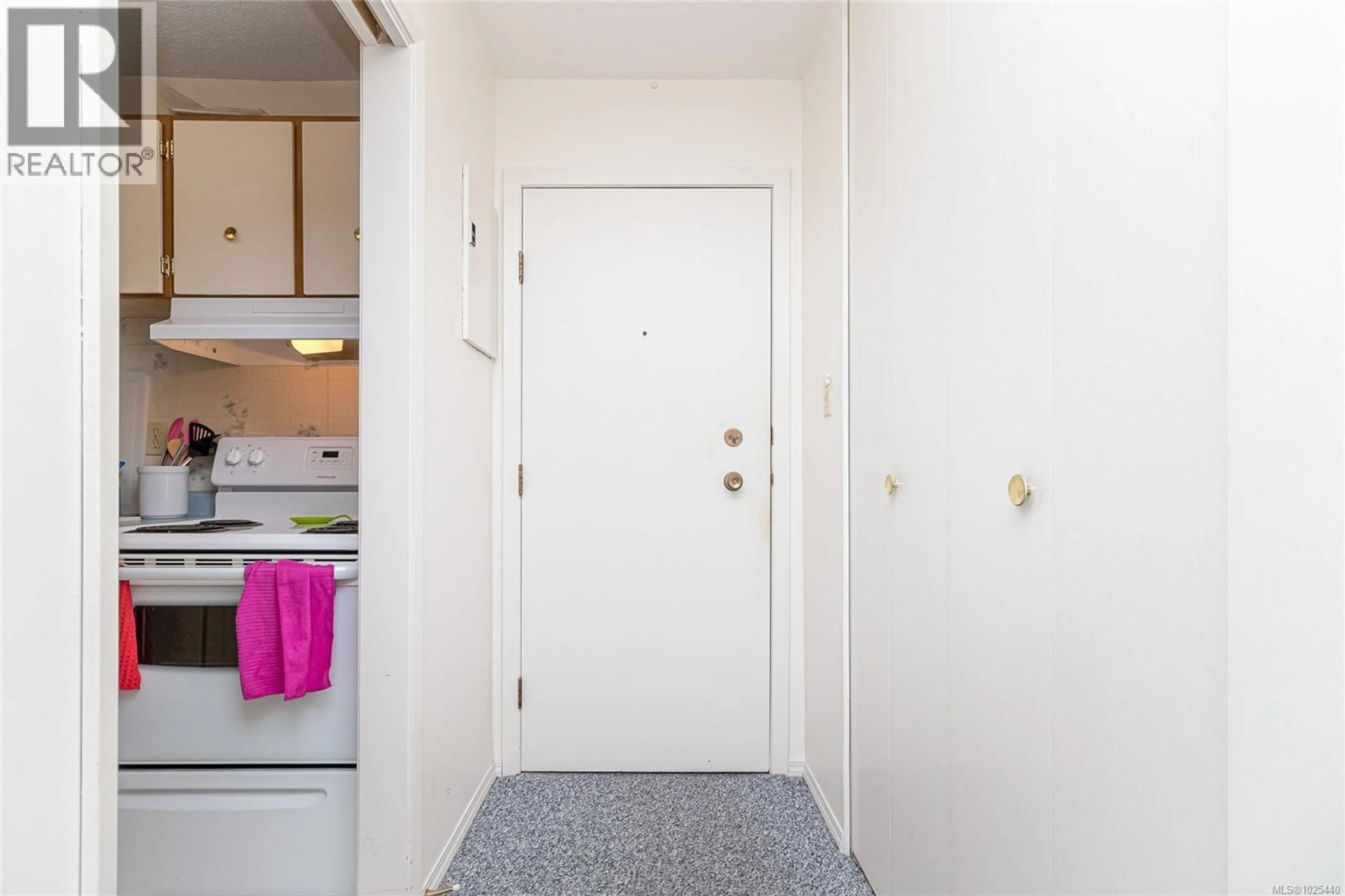 Indoor entryway for 204 - 710 LAMPSON STREET, Esquimalt British Columbia V9A6A6