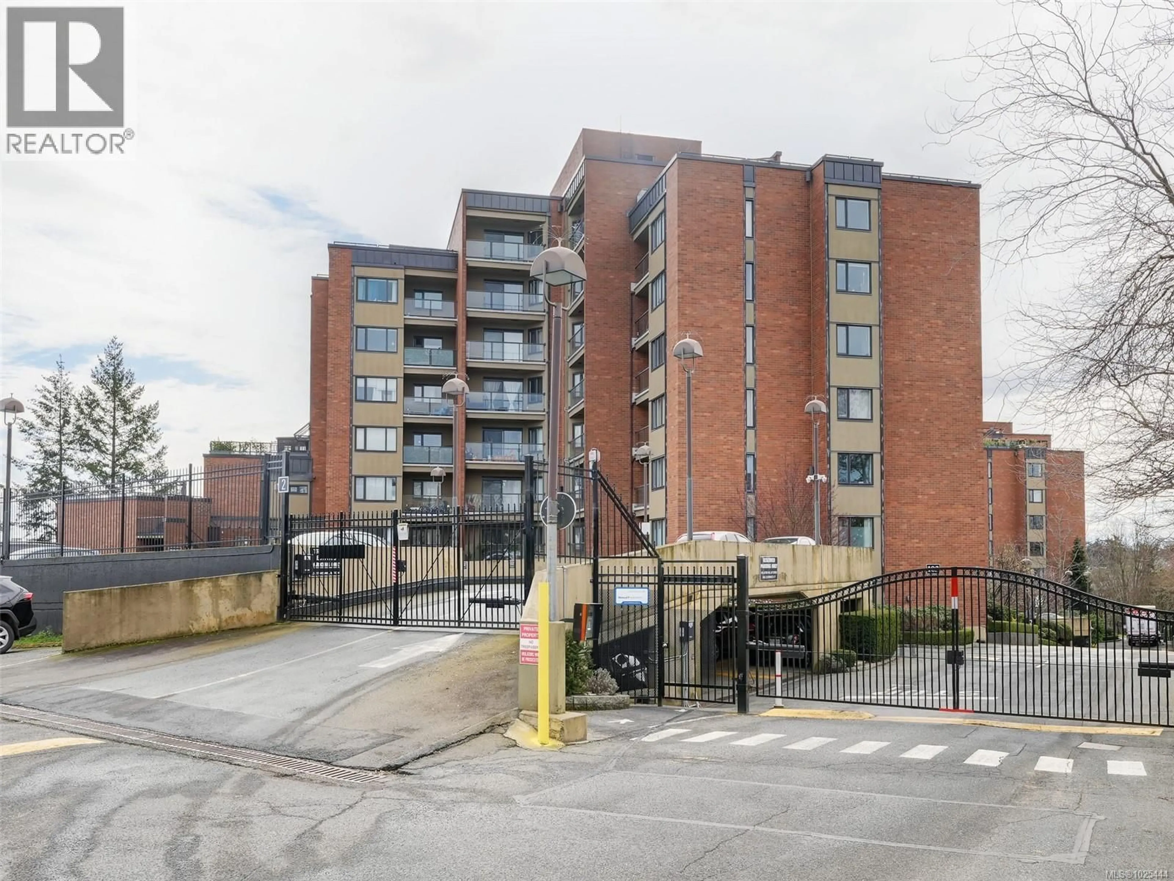 A pic from outside/outdoor area/front of a property/back of a property/a pic from drone, street for 709 - 103 GORGE ROAD EAST, Victoria British Columbia V9A6Z2