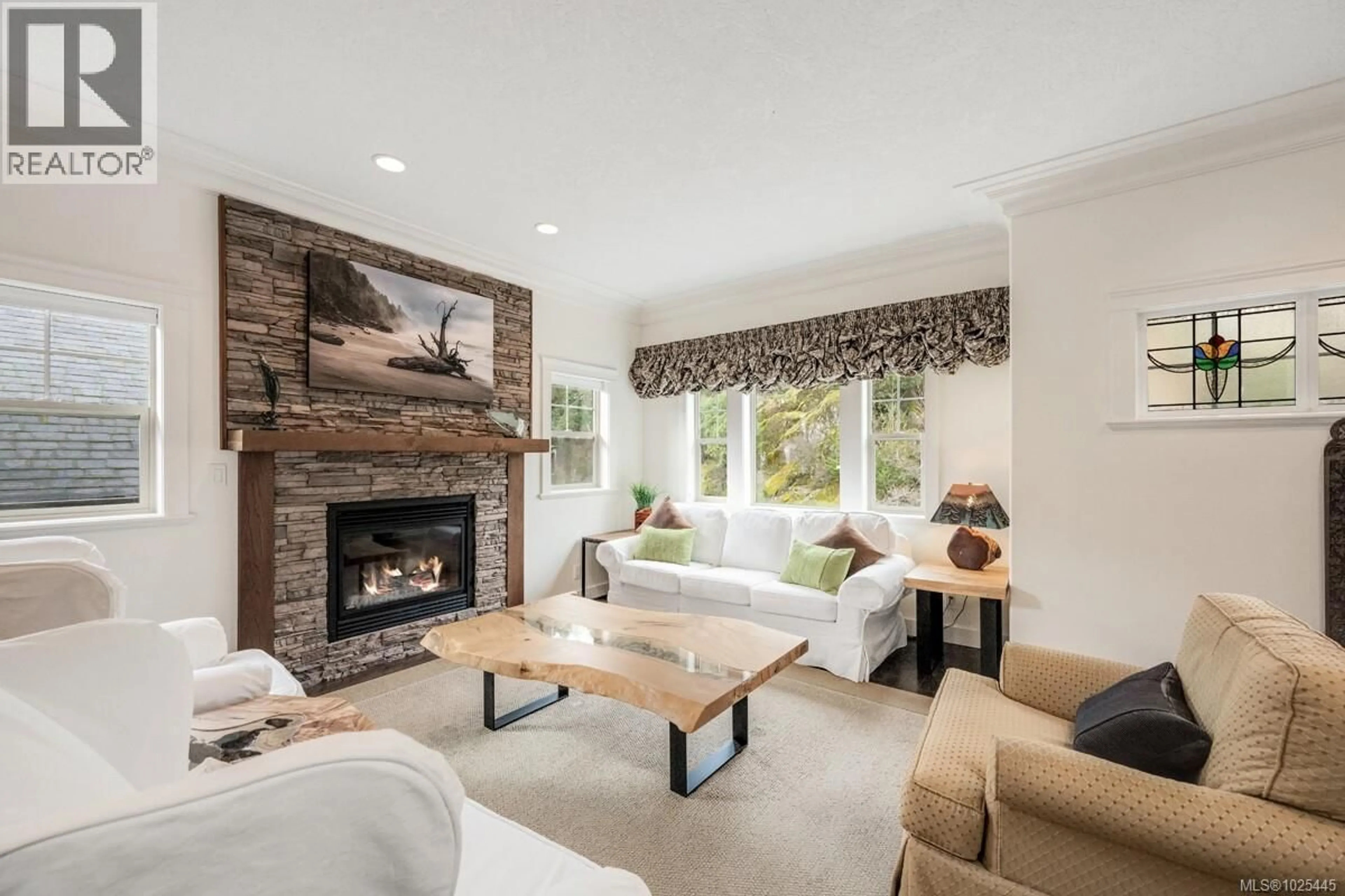 Living room with furniture, unknown for 2333 COPPER ROCK COURT, Langford British Columbia V9B0G4