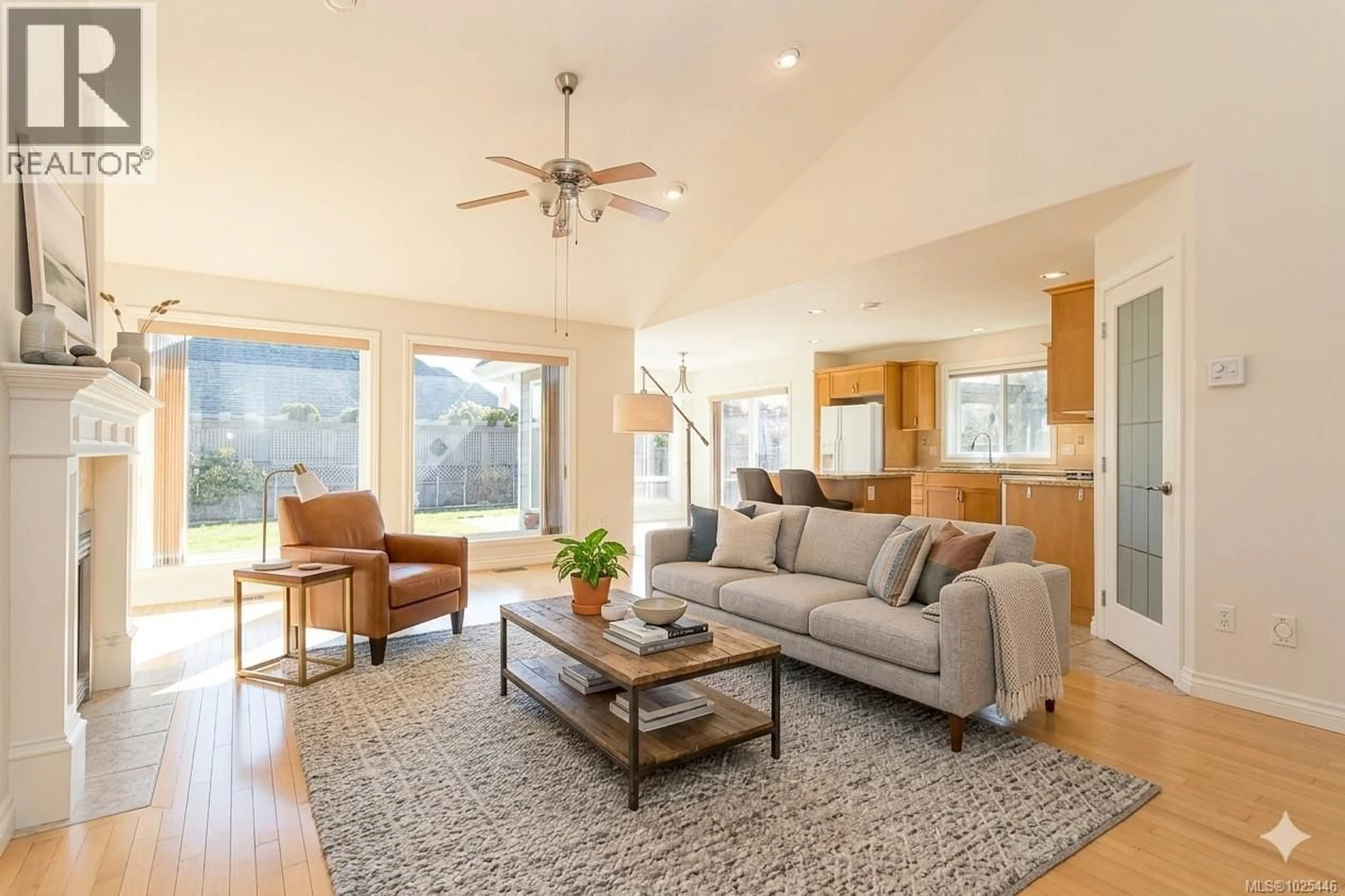 Living room with furniture, unknown for 619 MORNINGSTAR DRIVE, Parksville British Columbia V9P2W2