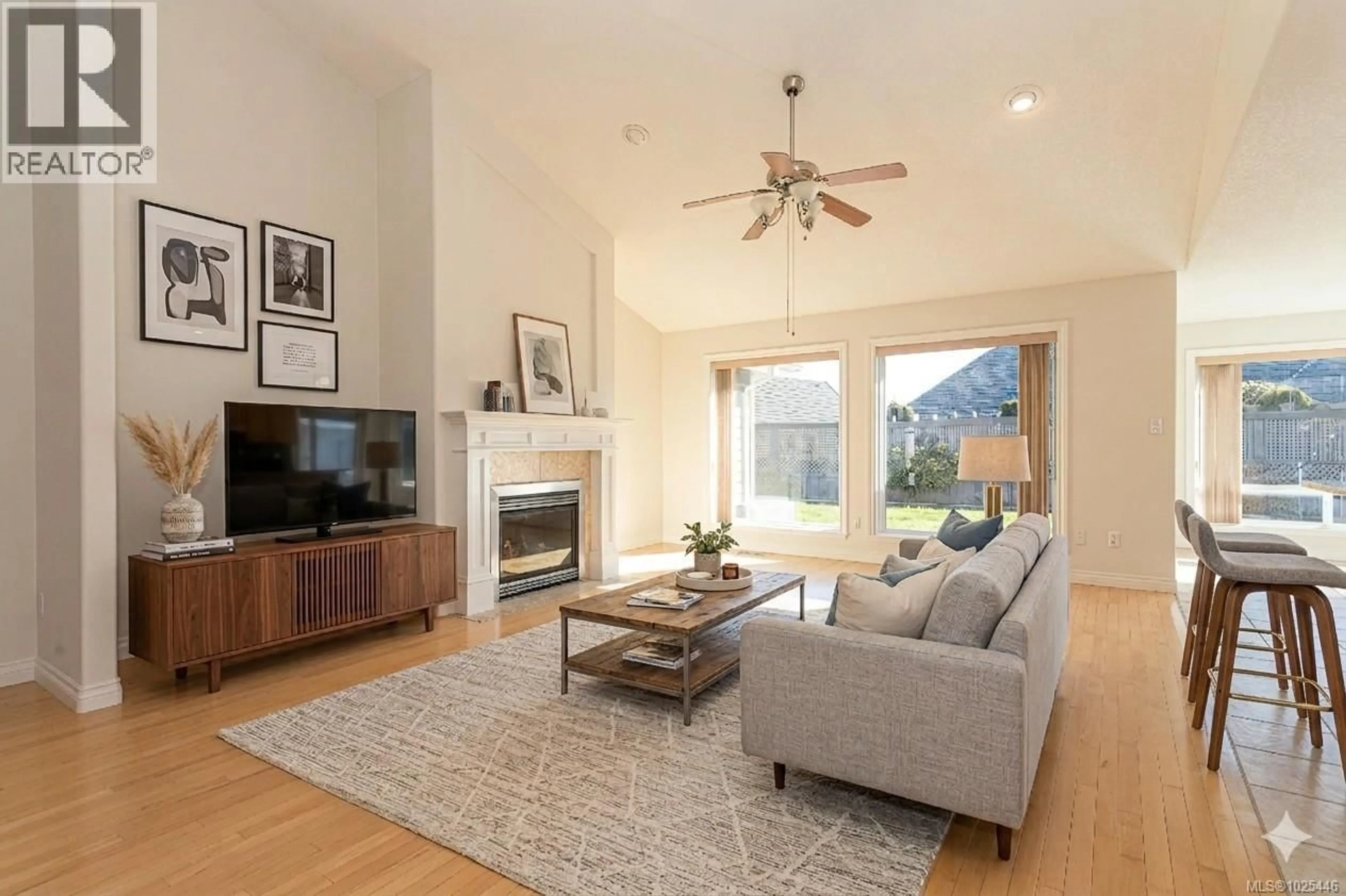 Living room with furniture, wood/laminate floor for 619 MORNINGSTAR DRIVE, Parksville British Columbia V9P2W2