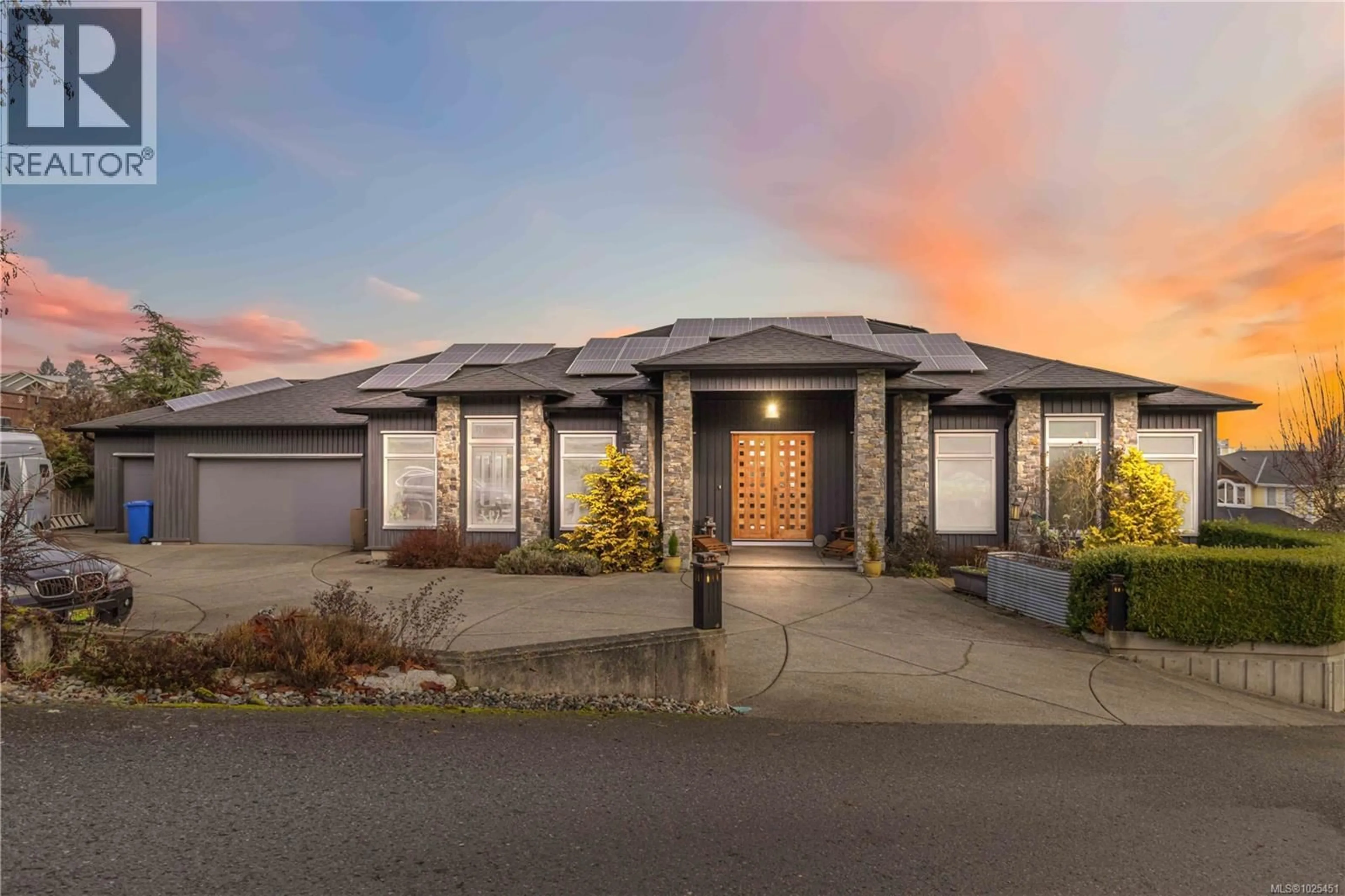 Home with brick exterior material, street for 532 SENTINEL DRIVE, Mill Bay British Columbia V8H1H7