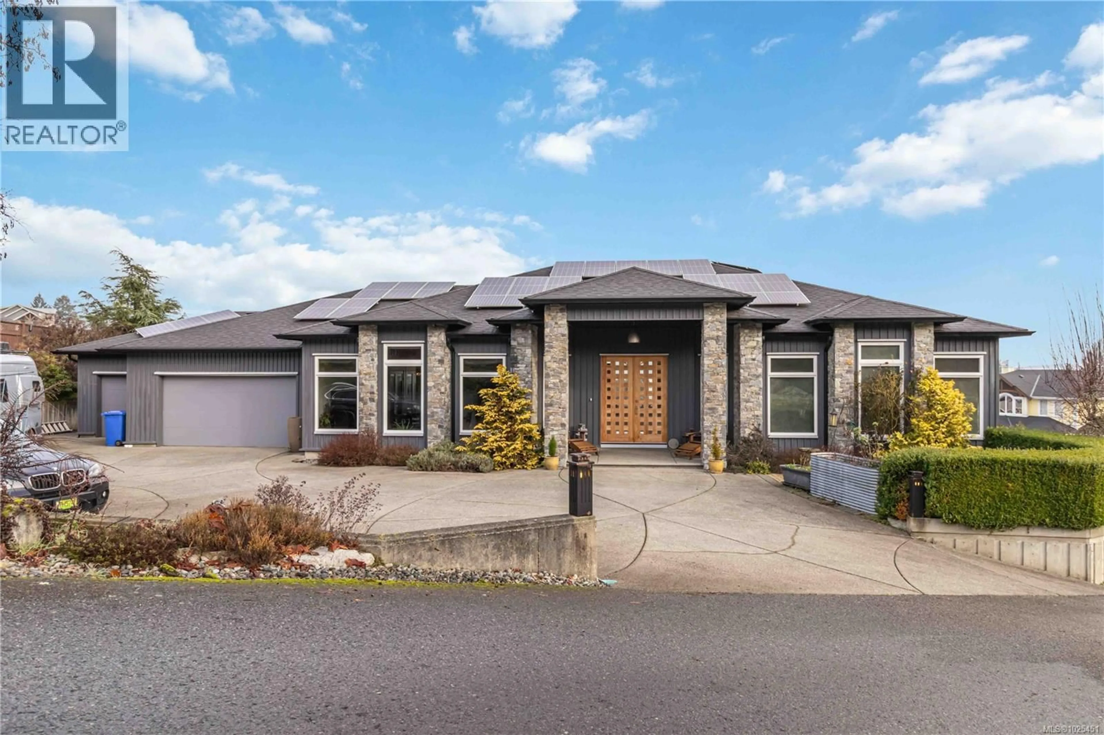 Home with brick exterior material, street for 532 SENTINEL DRIVE, Mill Bay British Columbia V8H1H7