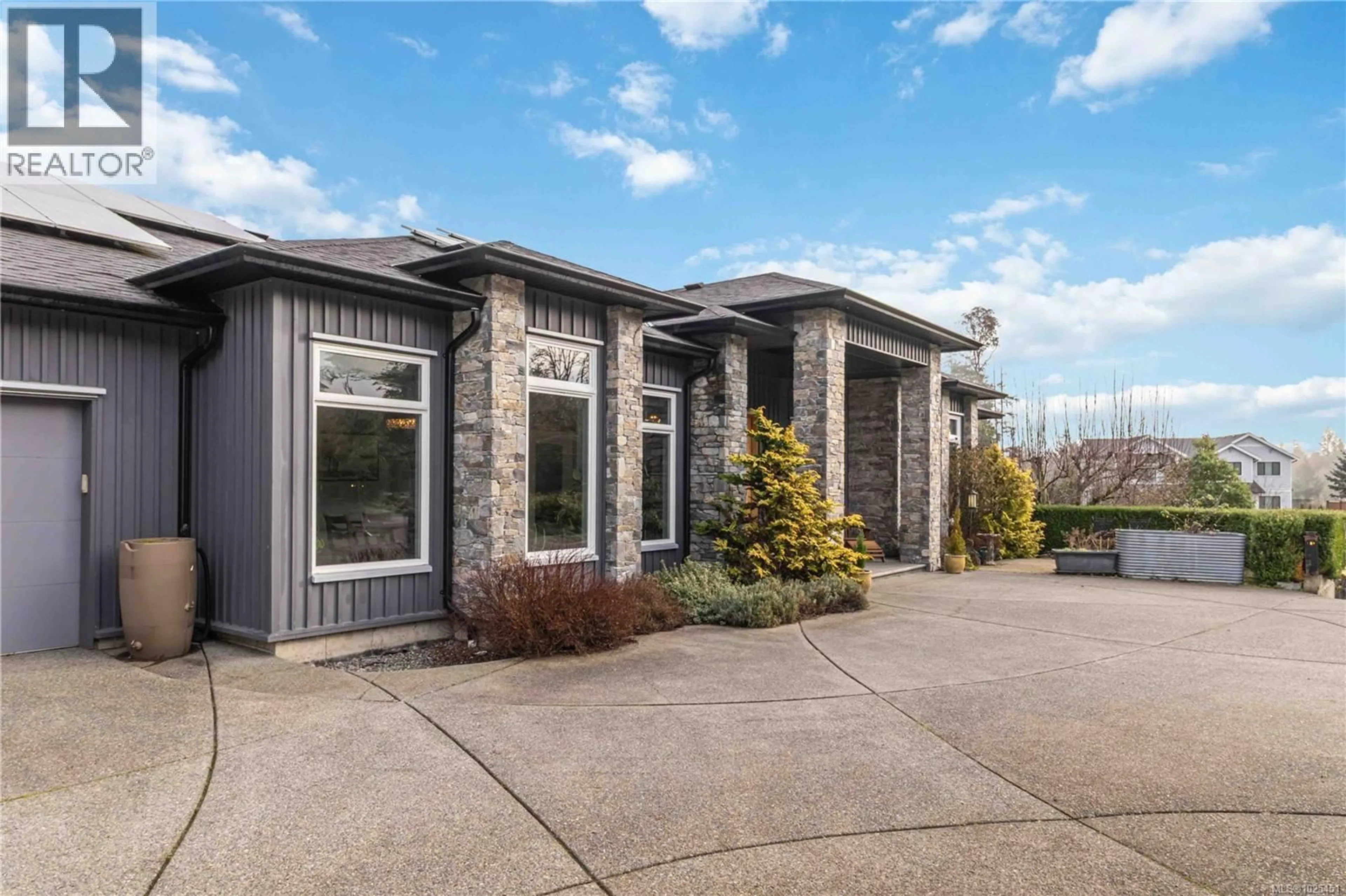 Home with brick exterior material, building for 532 SENTINEL DRIVE, Mill Bay British Columbia V8H1H7