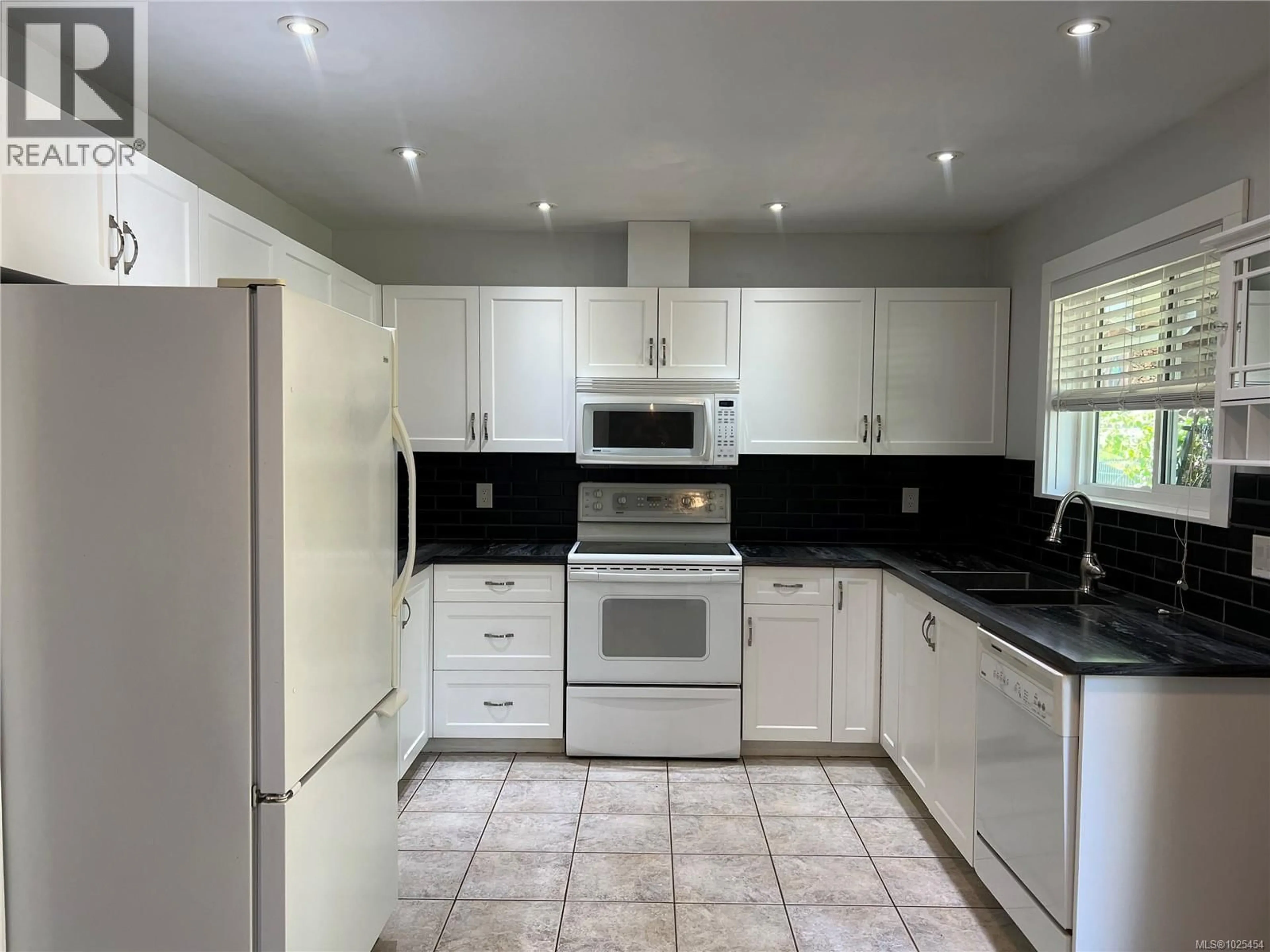 Unknown for 492 CEDAR CRESCENT, Gold River British Columbia V0P1G0