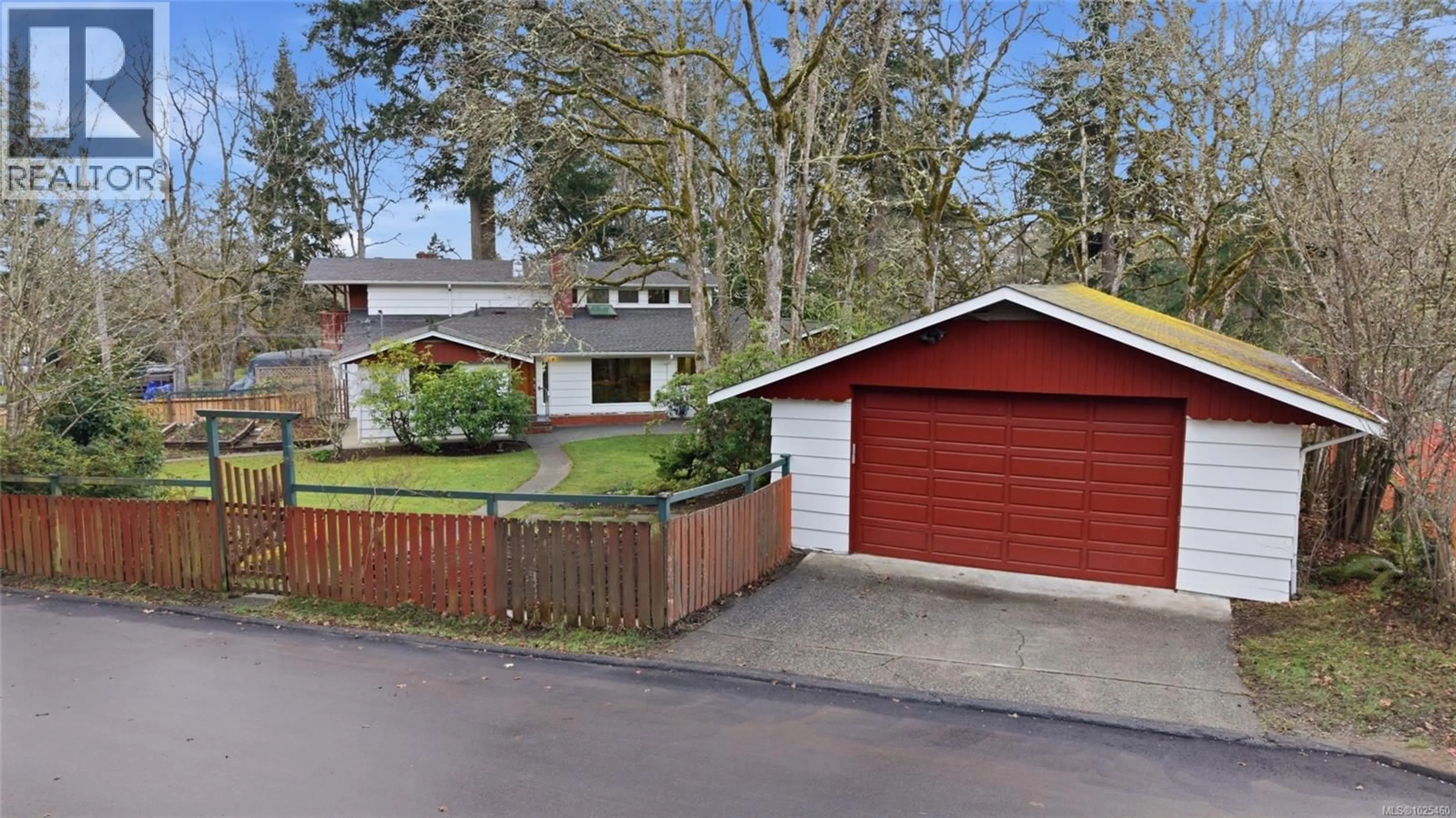 A pic from outside/outdoor area/front of a property/back of a property/a pic from drone, street for 350 BENJAMIN ROAD, Saanich British Columbia V8Z4W1