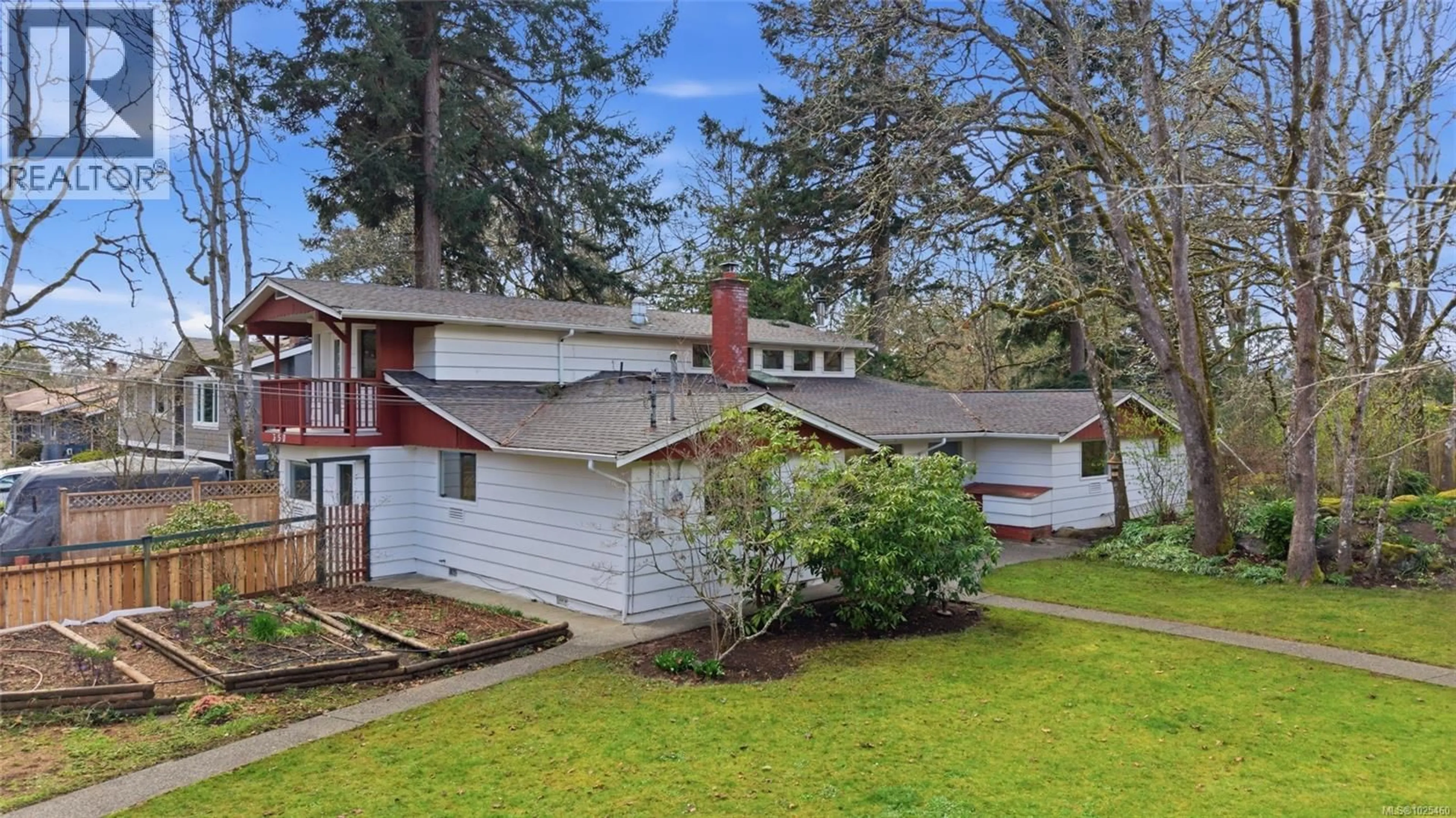 A pic from outside/outdoor area/front of a property/back of a property/a pic from drone, street for 350 BENJAMIN ROAD, Saanich British Columbia V8Z4W1