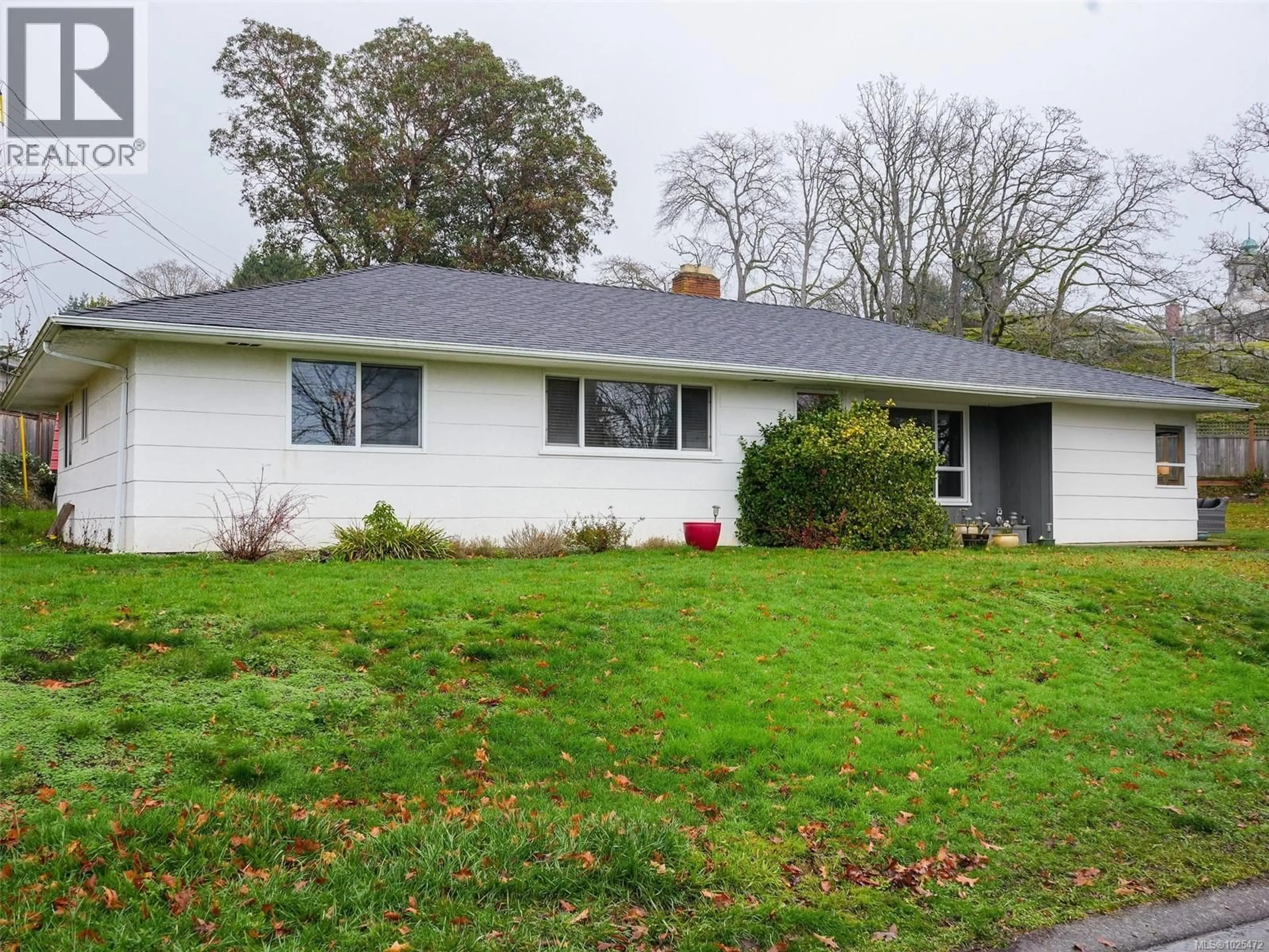 Home with vinyl exterior material, street for 3201 FRECHETTE STREET, Saanich British Columbia V8P4N6