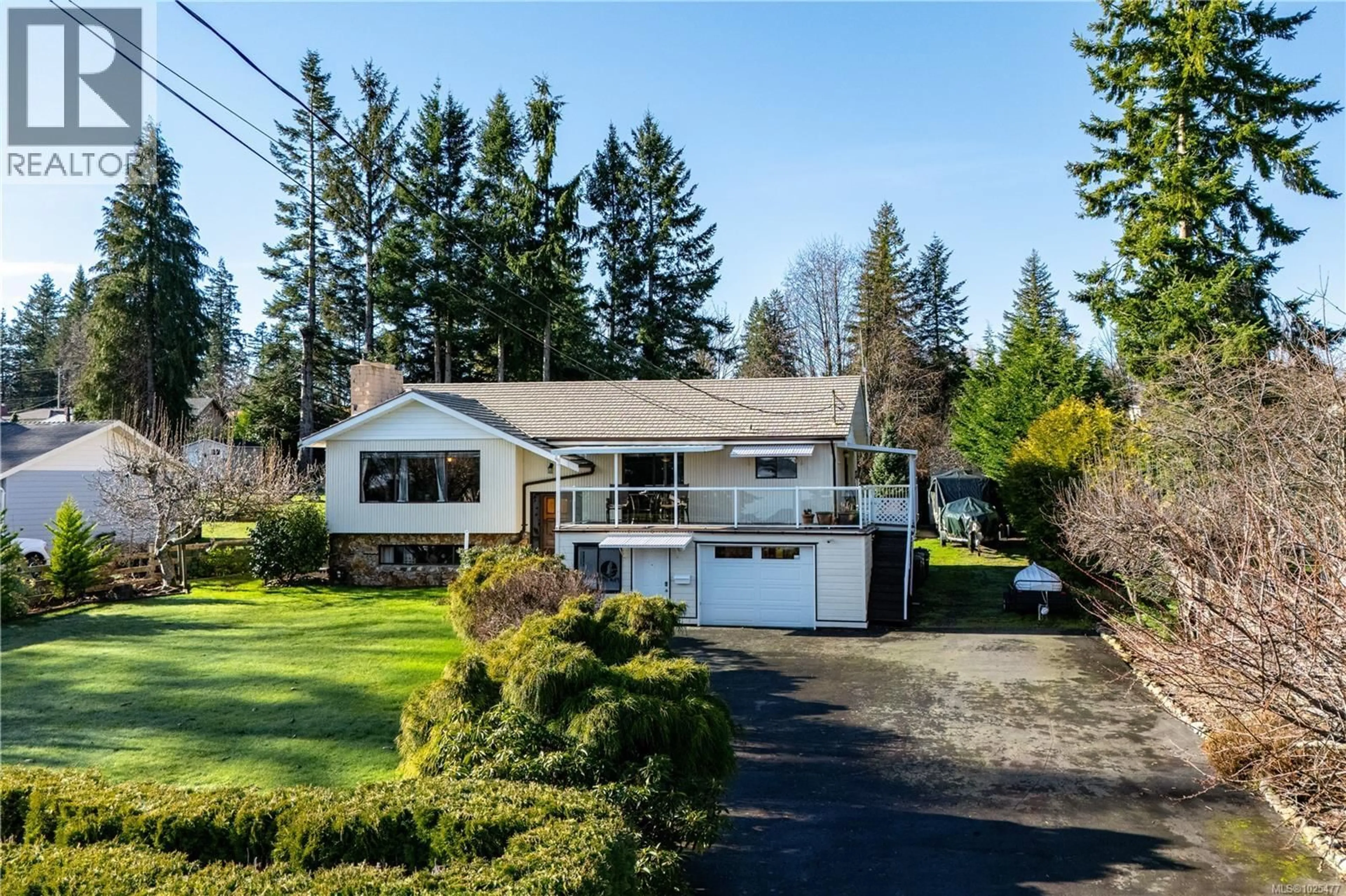 A pic from outside/outdoor area/front of a property/back of a property/a pic from drone, water/lake/river/ocean view for 4054 DISCOVERY DRIVE, Campbell River British Columbia V9W4X7