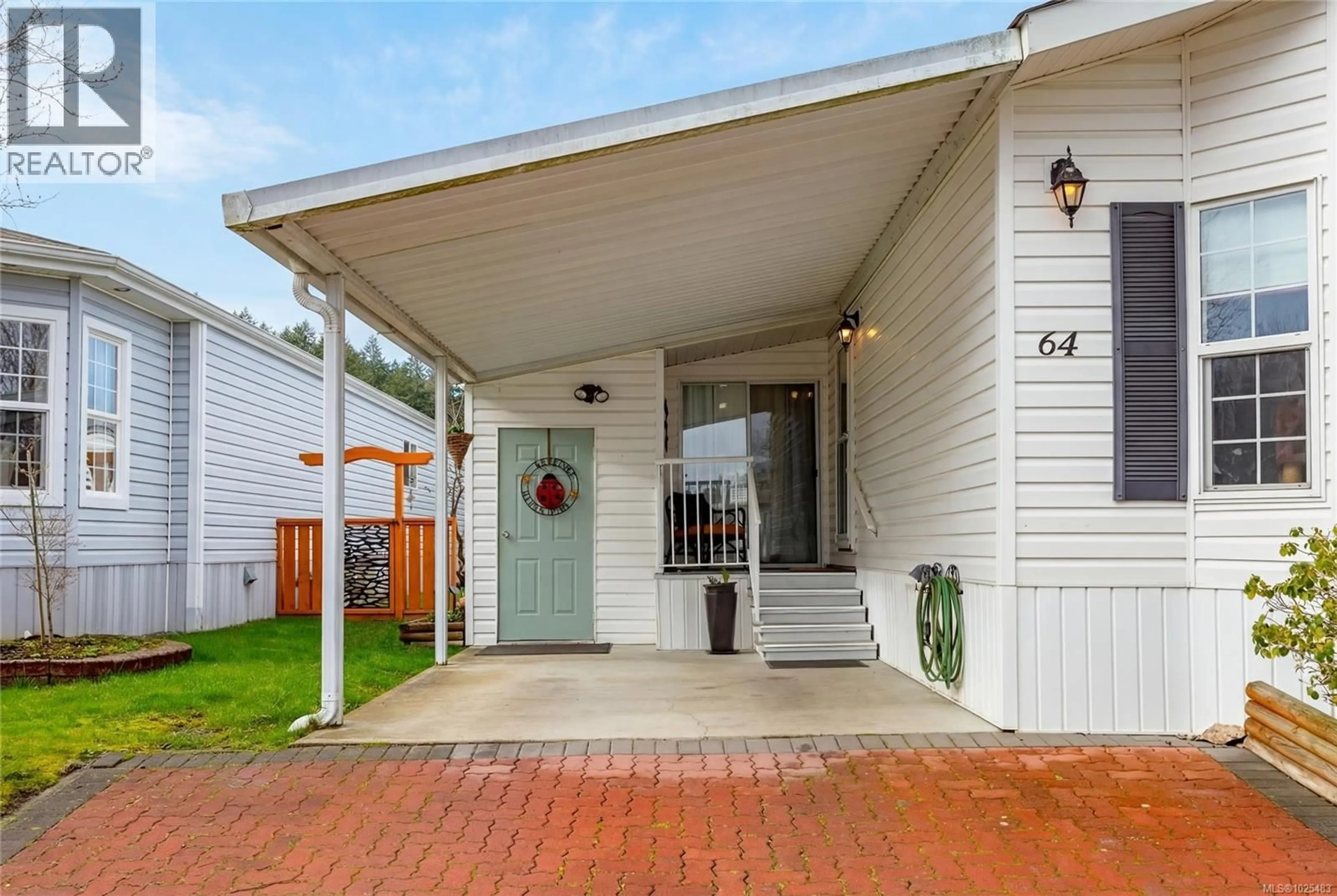 Home with vinyl exterior material, street for 64 - 7583 CENTRAL SAANICH ROAD, Central Saanich British Columbia V8M2B6