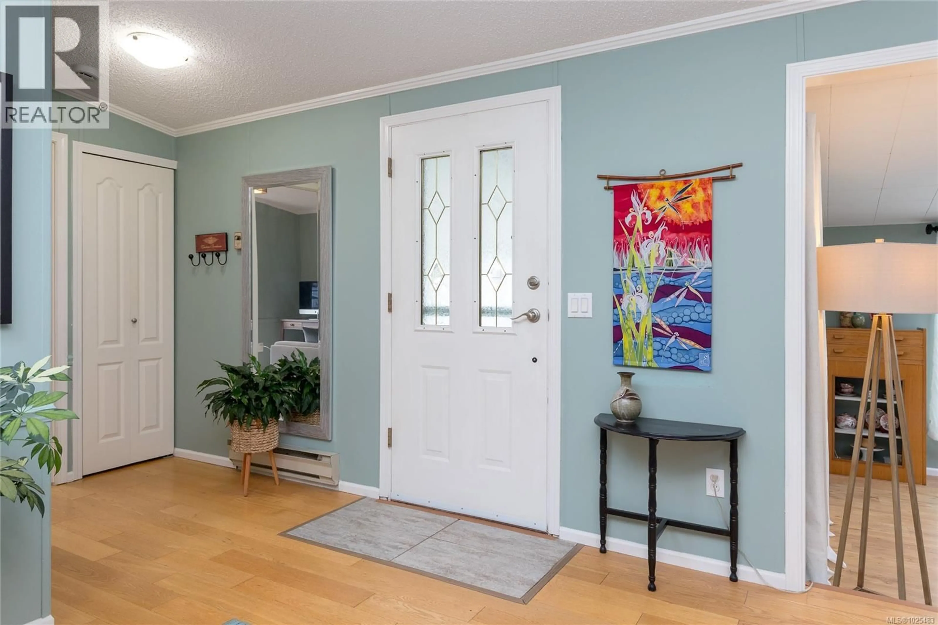 Indoor entryway for 64 - 7583 CENTRAL SAANICH ROAD, Central Saanich British Columbia V8M2B6