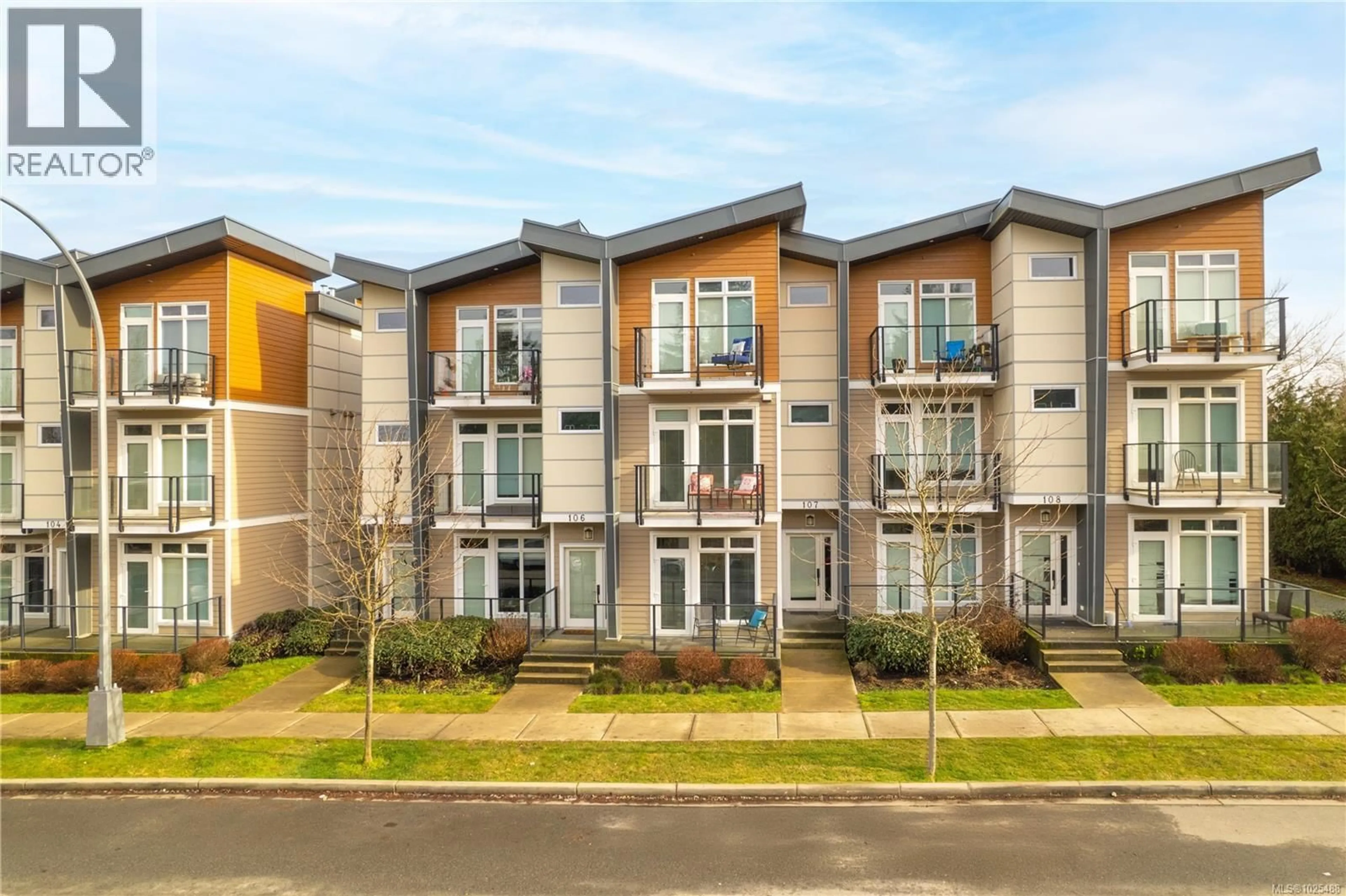 A pic from outside/outdoor area/front of a property/back of a property/a pic from drone, building for 106 - 308 HILLCREST AVENUE, Nanaimo British Columbia V9R6G6