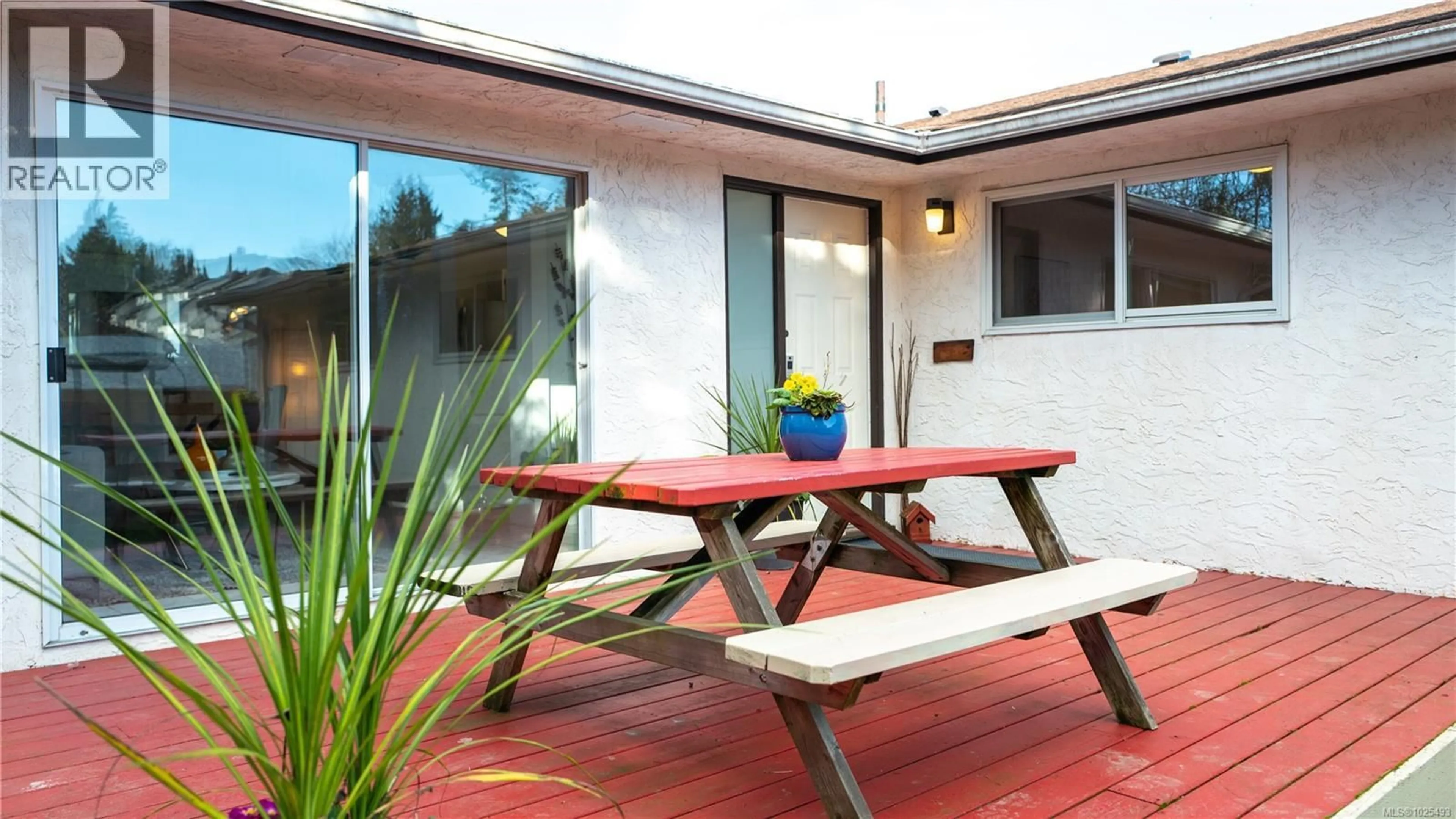 Patio, street for 1 - 3274 RUTLEDGE STREET, Saanich British Columbia V8X1N7