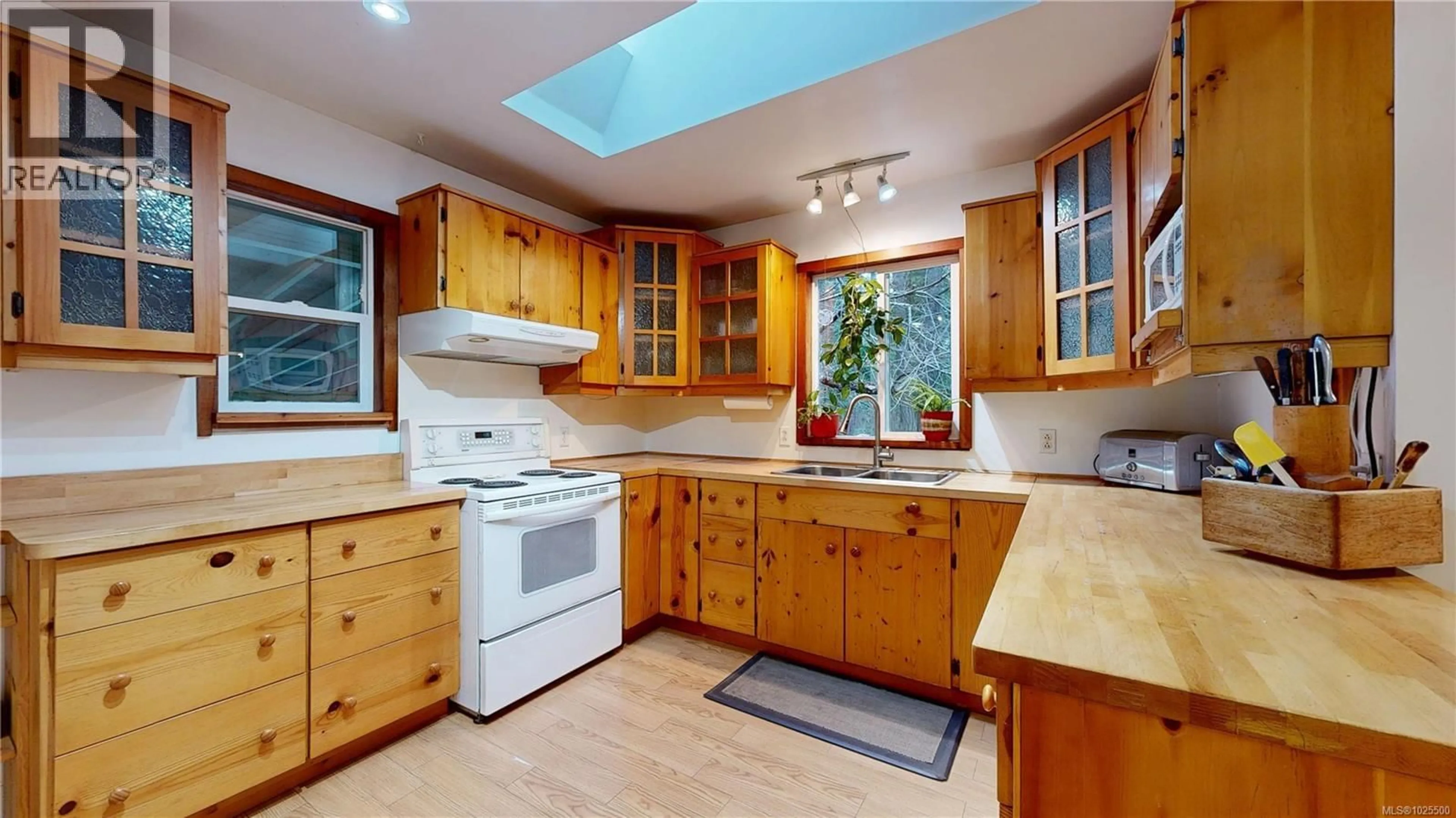 Standard kitchen, unknown for 2907 BEVMARIL CRESCENT, Gabriola Island British Columbia V0R1X7