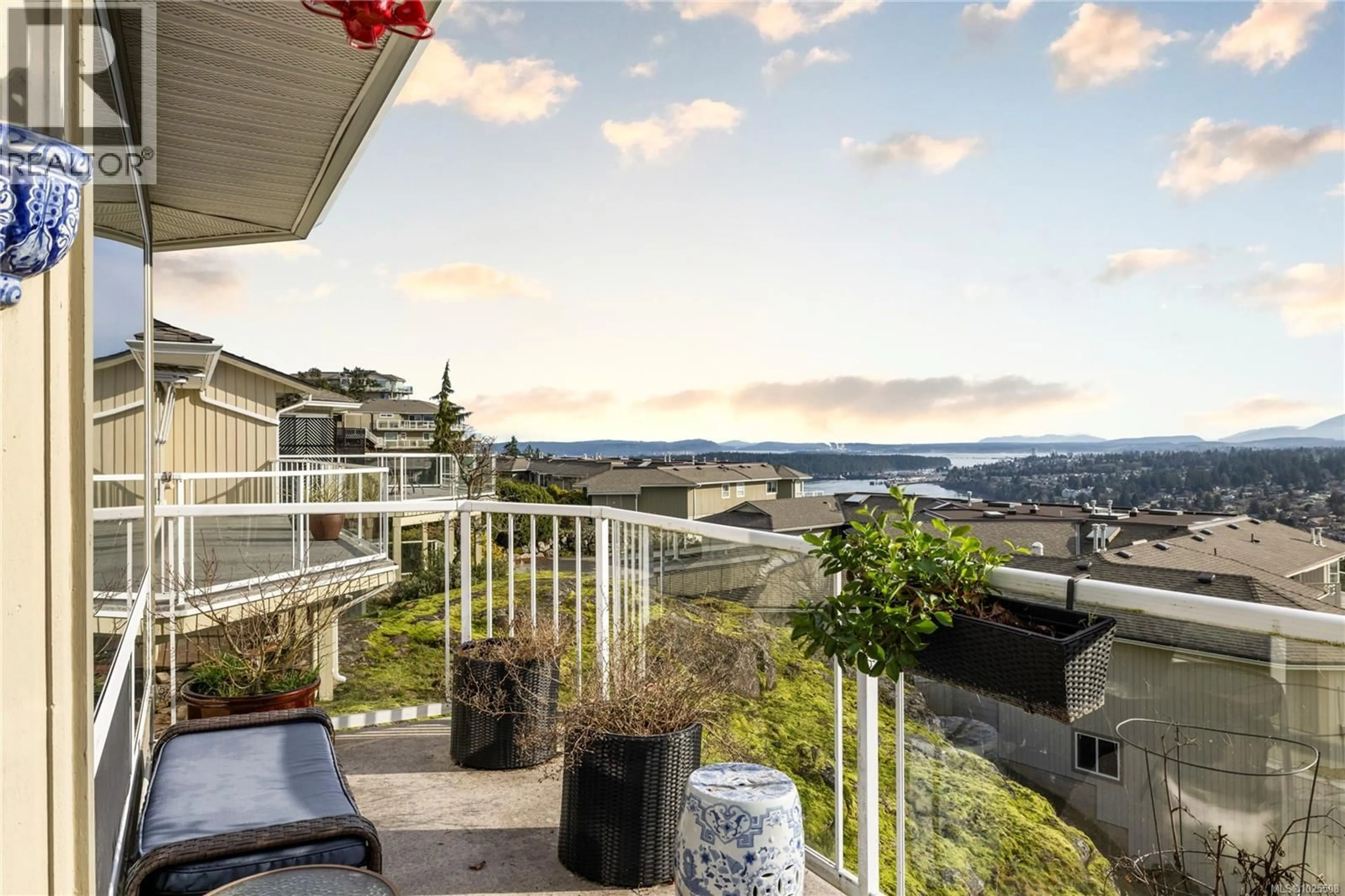 Patio, water/lake/river/ocean view for 3395 EDGEWOOD DRIVE, Nanaimo British Columbia V9T5V2