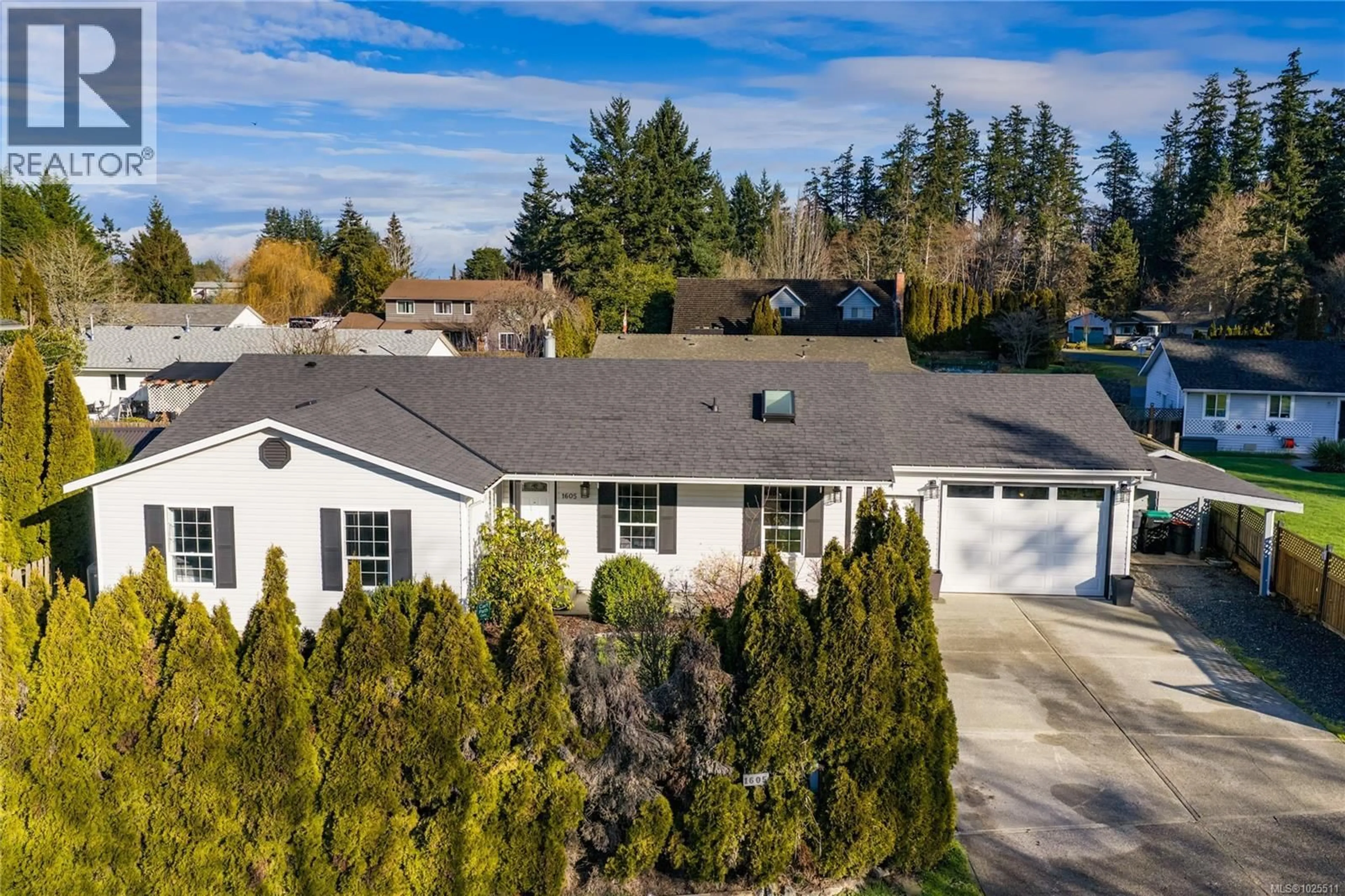 A pic from outside/outdoor area/front of a property/back of a property/a pic from drone, street for 1605 SHARON PLACE, French Creek British Columbia V9P1Y7