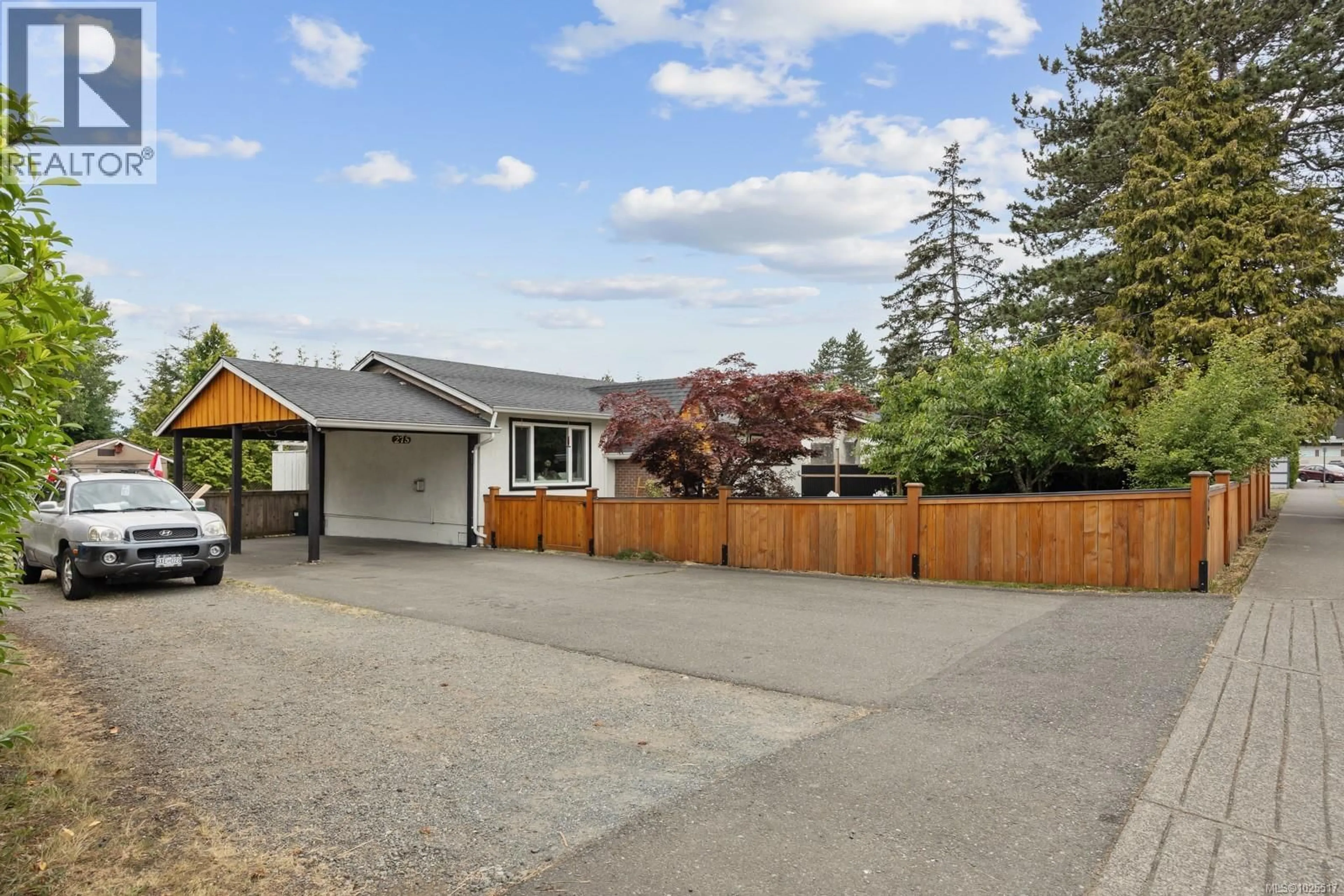 A pic from outside/outdoor area/front of a property/back of a property/a pic from drone, street for 275 CENTENNIAL DRIVE, Courtenay British Columbia V9N5R6