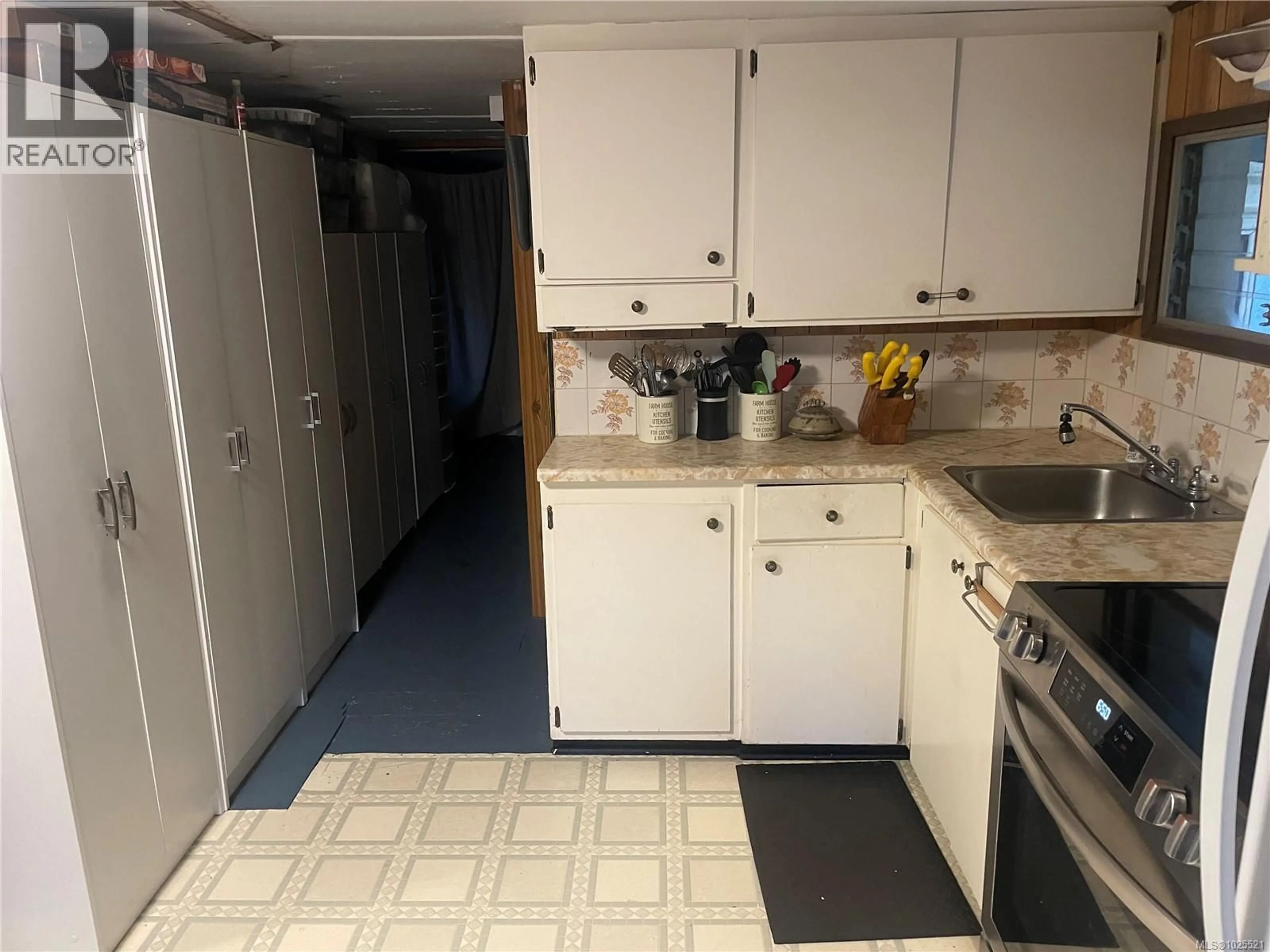 Standard kitchen, unknown for 247 HUSON ROAD, Qualicum Beach British Columbia V9K2A2