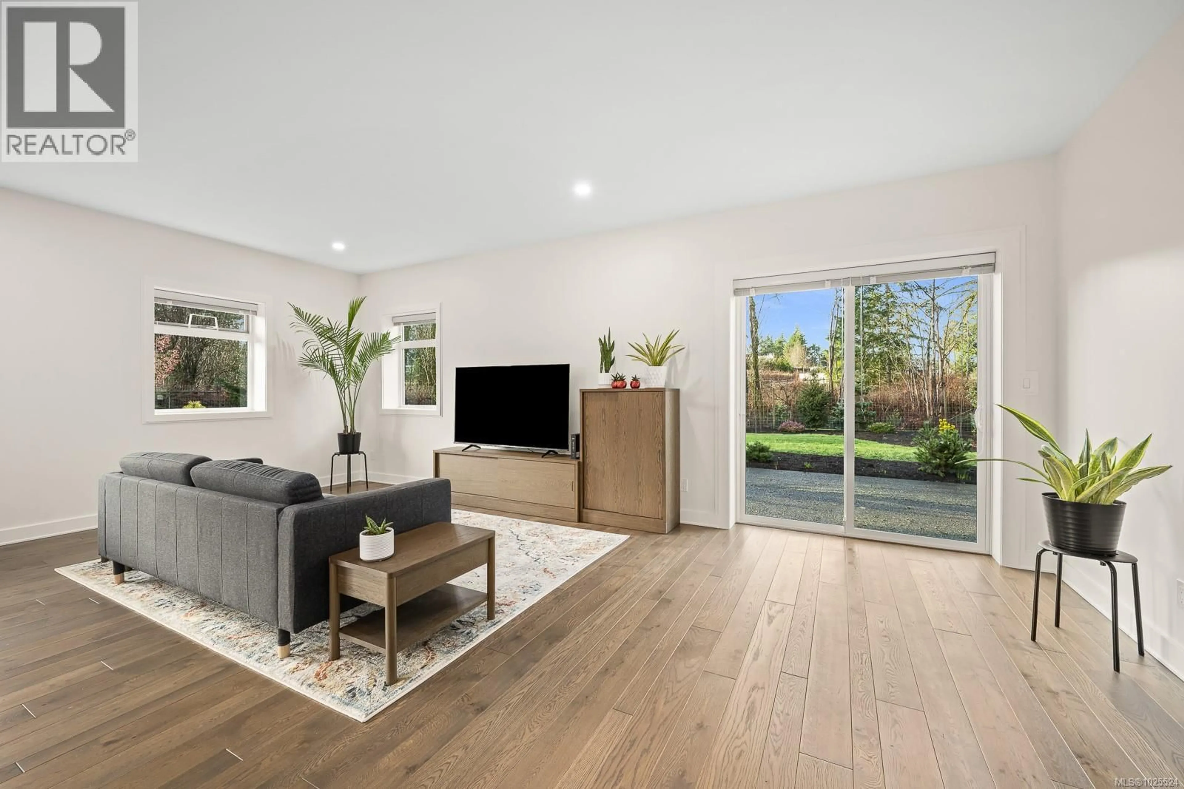 Living room with furniture, wood/laminate floor for 3767 MAPLE LANE, Royston British Columbia V0R2V0