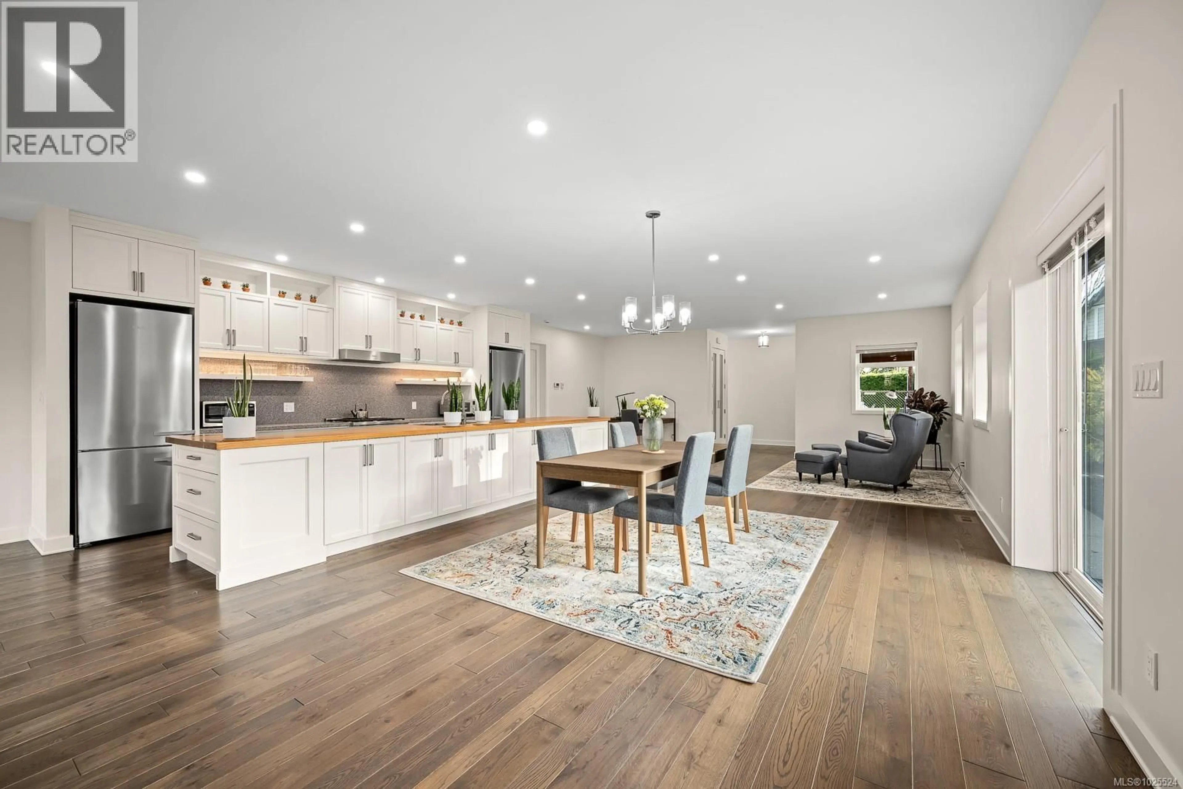 Open concept kitchen, wood/laminate floor for 3767 MAPLE LANE, Royston British Columbia V0R2V0