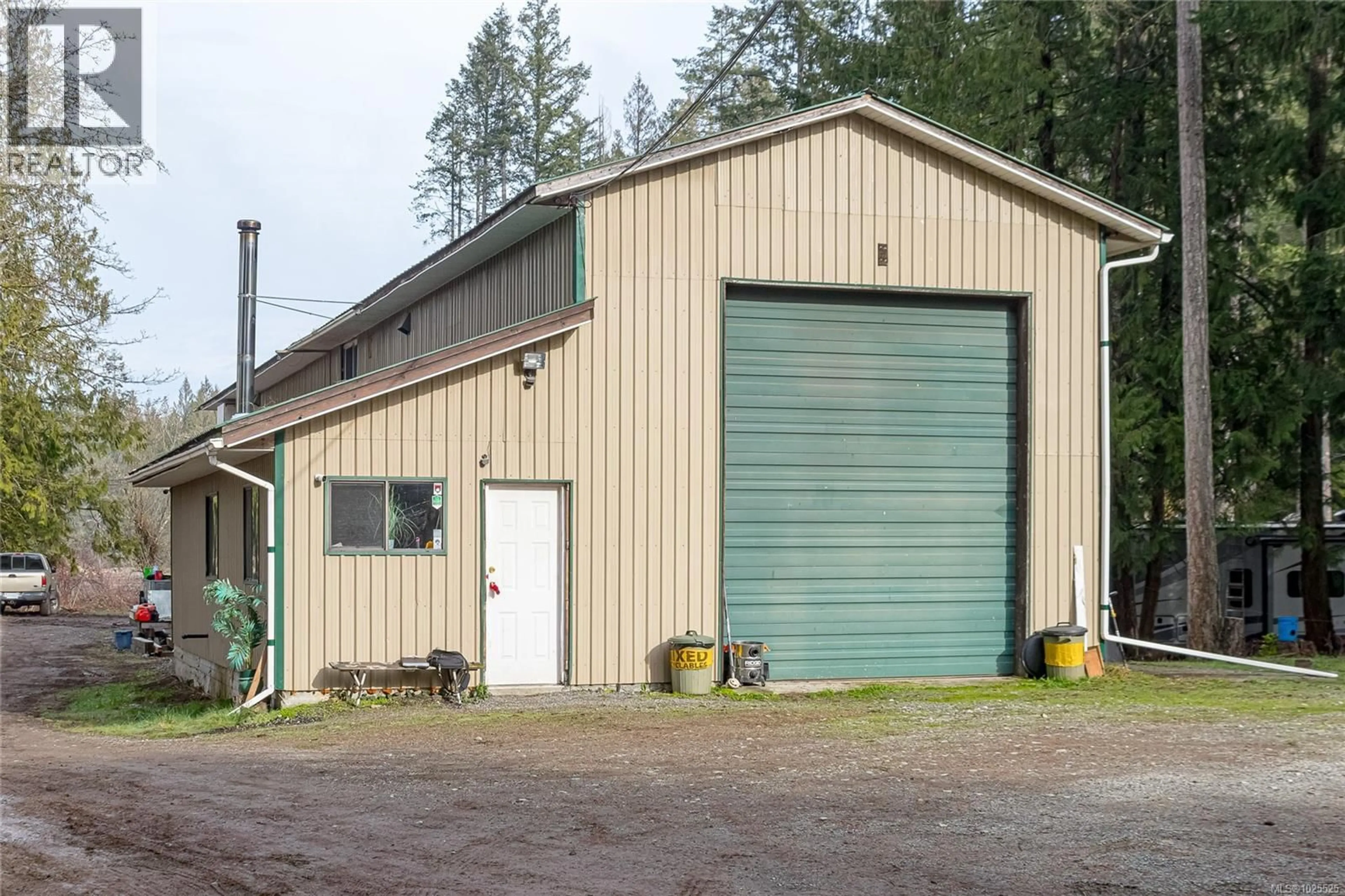 Indoor garage for 2560 TIESU ROAD, Nanaimo British Columbia V9X1W9