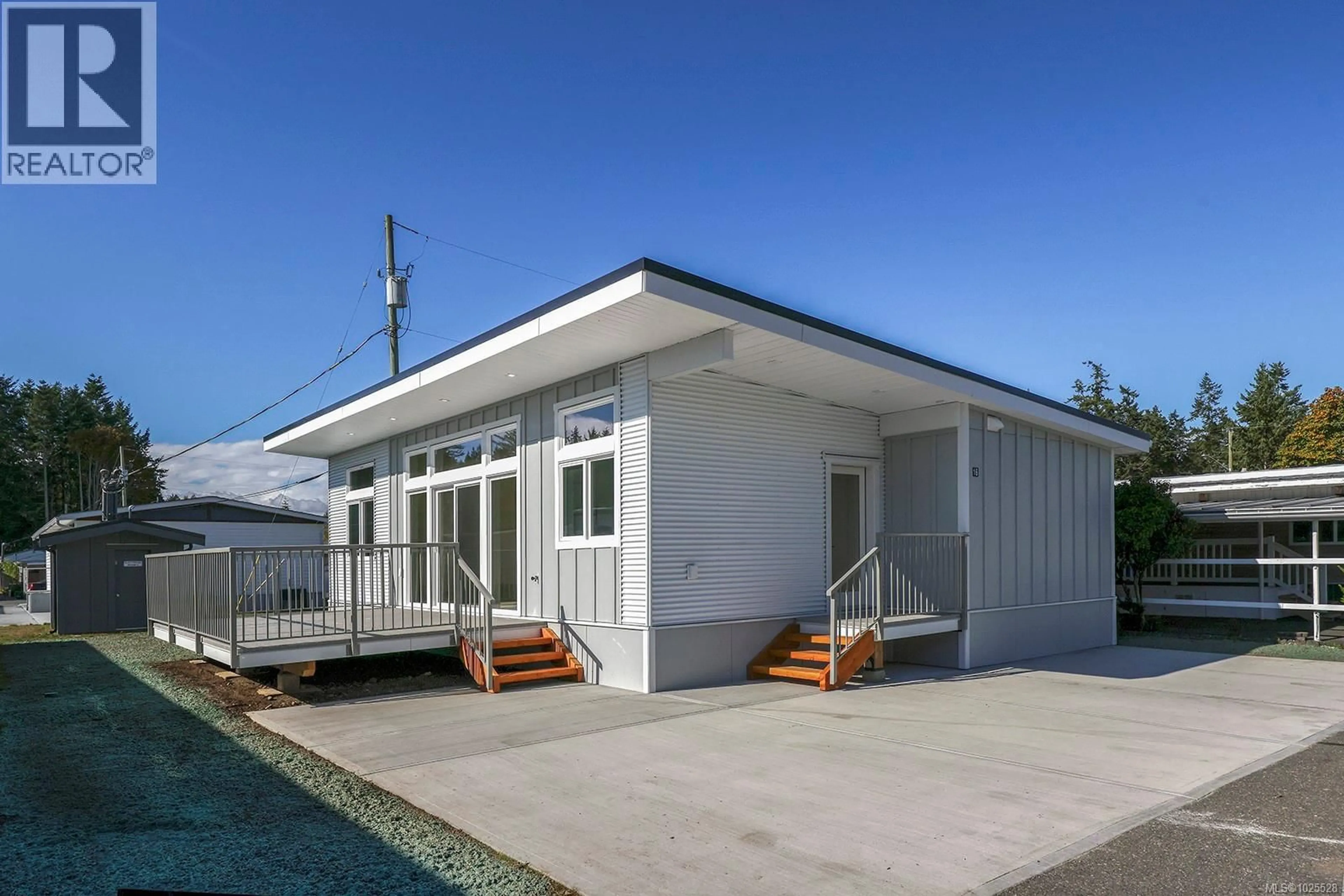 Home with vinyl exterior material, building for 16 - 1240 WILKINSON ROAD, Comox British Columbia V9M4B8