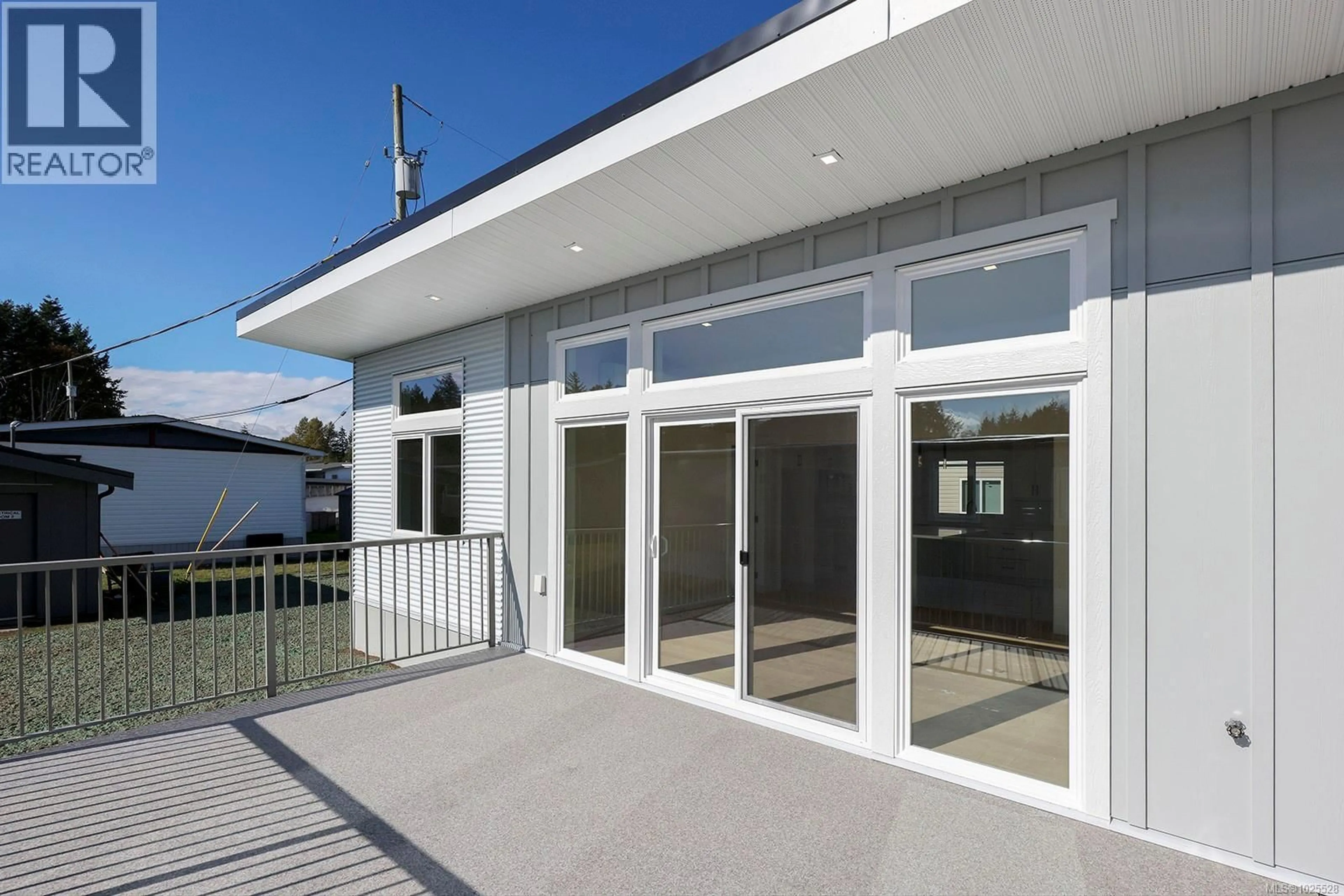 Patio, building for 16 - 1240 WILKINSON ROAD, Comox British Columbia V9M4B8