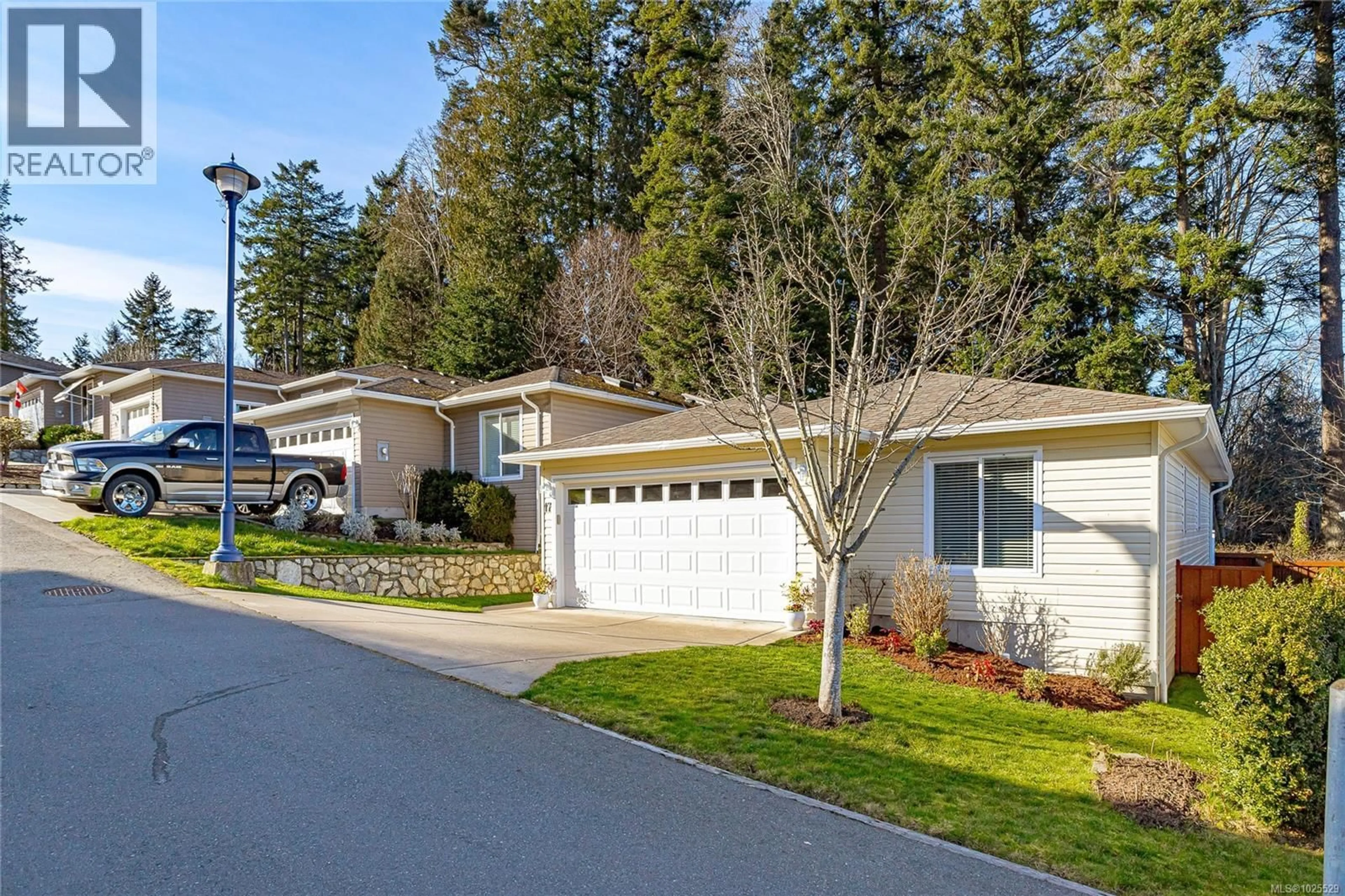 Home with vinyl exterior material, street for 17 - 2740 STAUTW ROAD, Central Saanich British Columbia V8M0A8