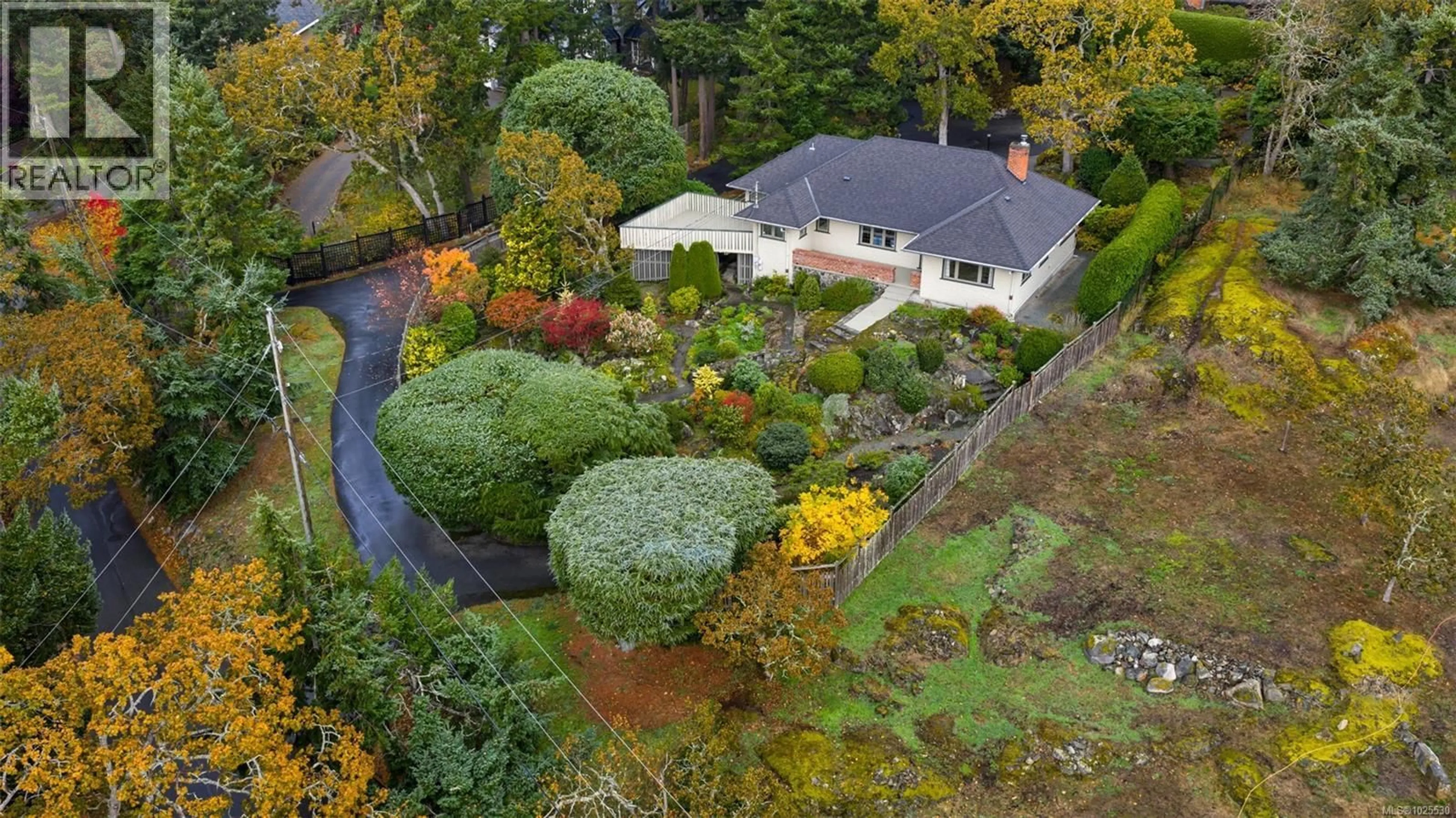 A pic from outside/outdoor area/front of a property/back of a property/a pic from drone, street for 2850 SEA VIEW ROAD, Saanich British Columbia V8N1K8