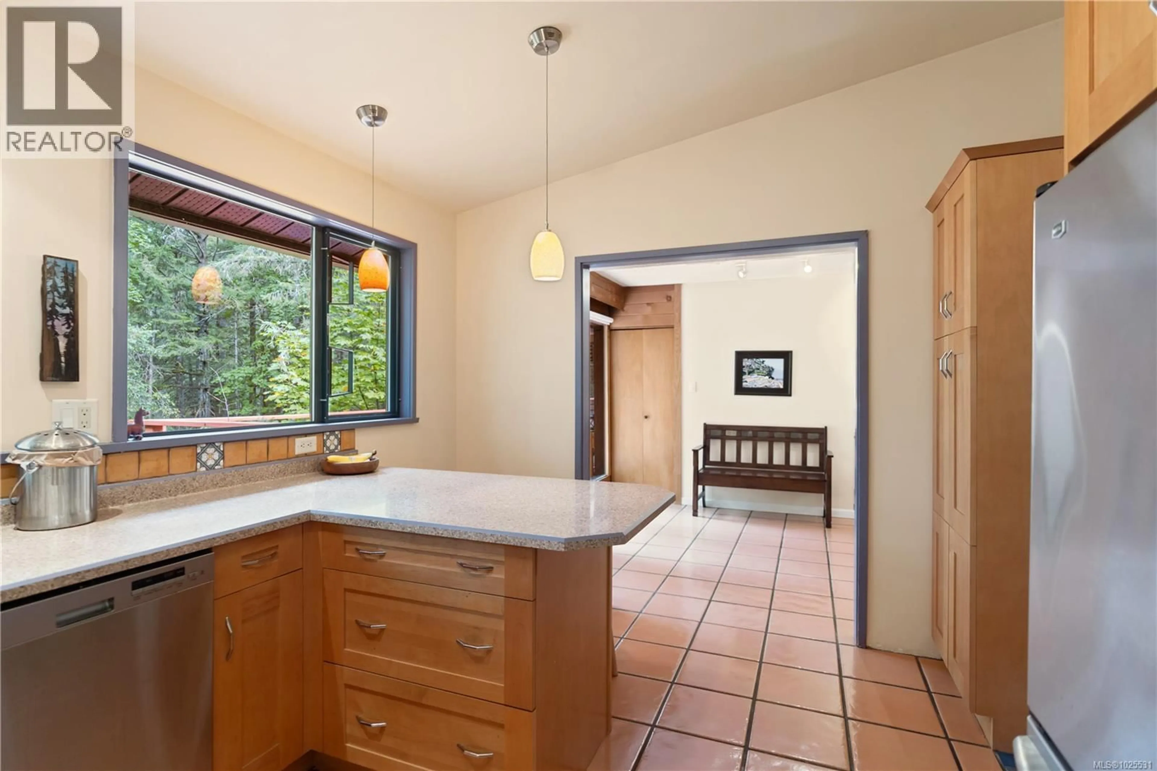 Unknown for 100 VIADUCT AVENUE WEST, Saanich British Columbia V9E1J3