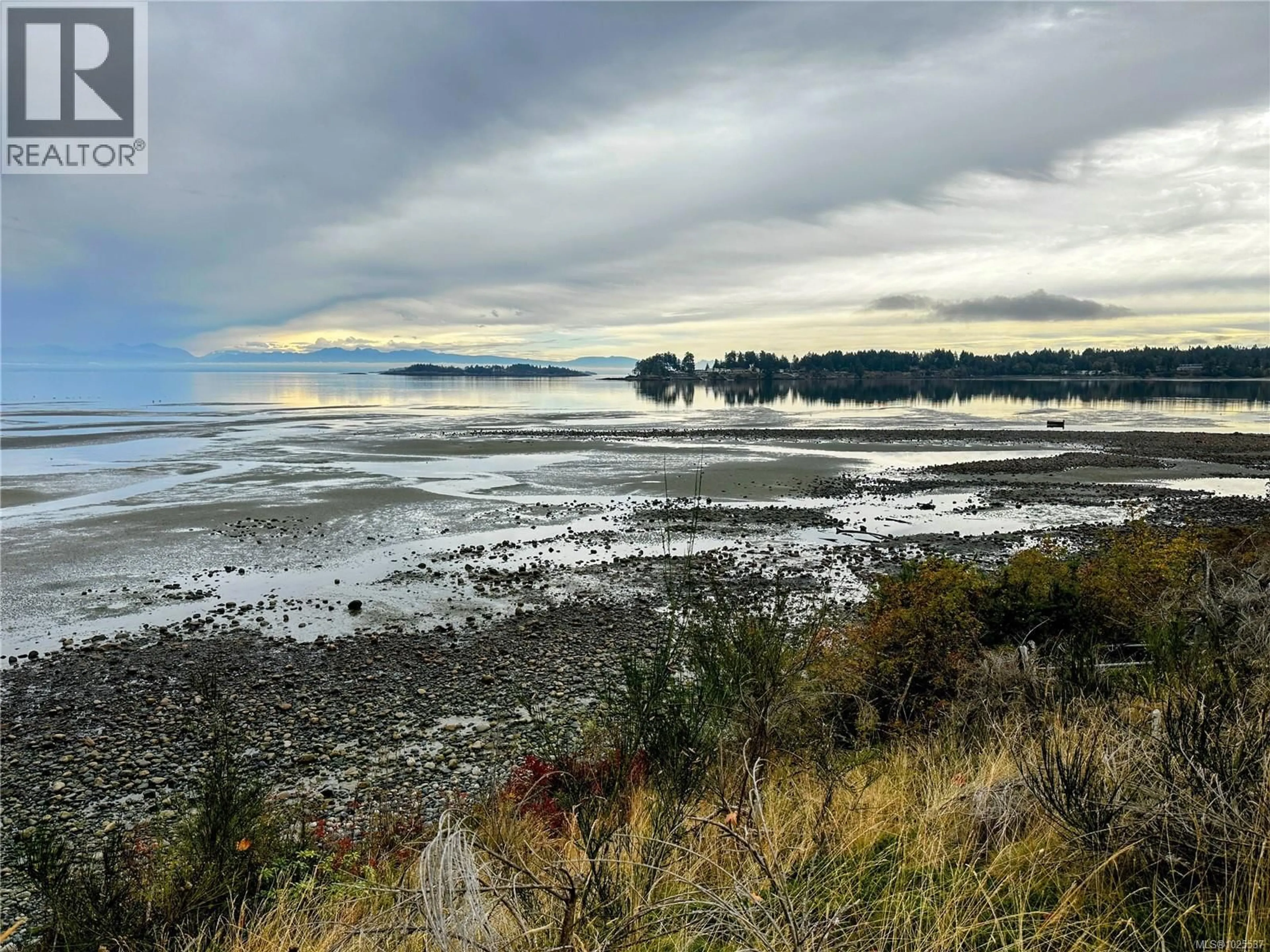 Blurry image for 7 - 1175 RESORT DRIVE, Parksville British Columbia V9P2E3